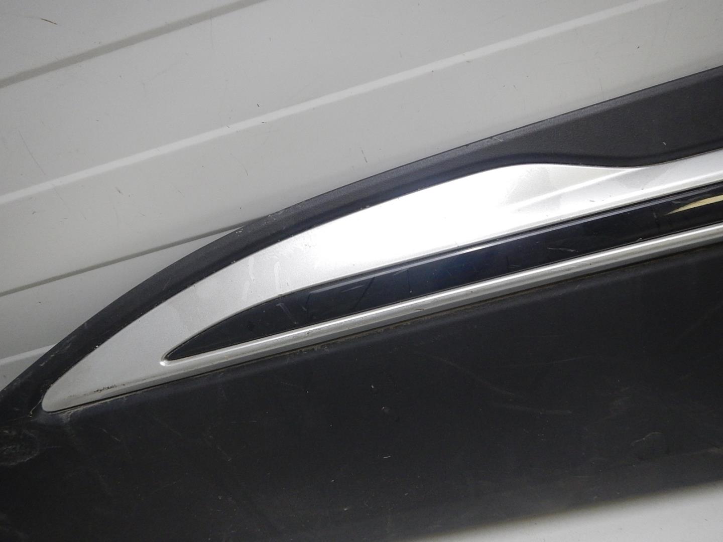 Молдинг передней левой двери