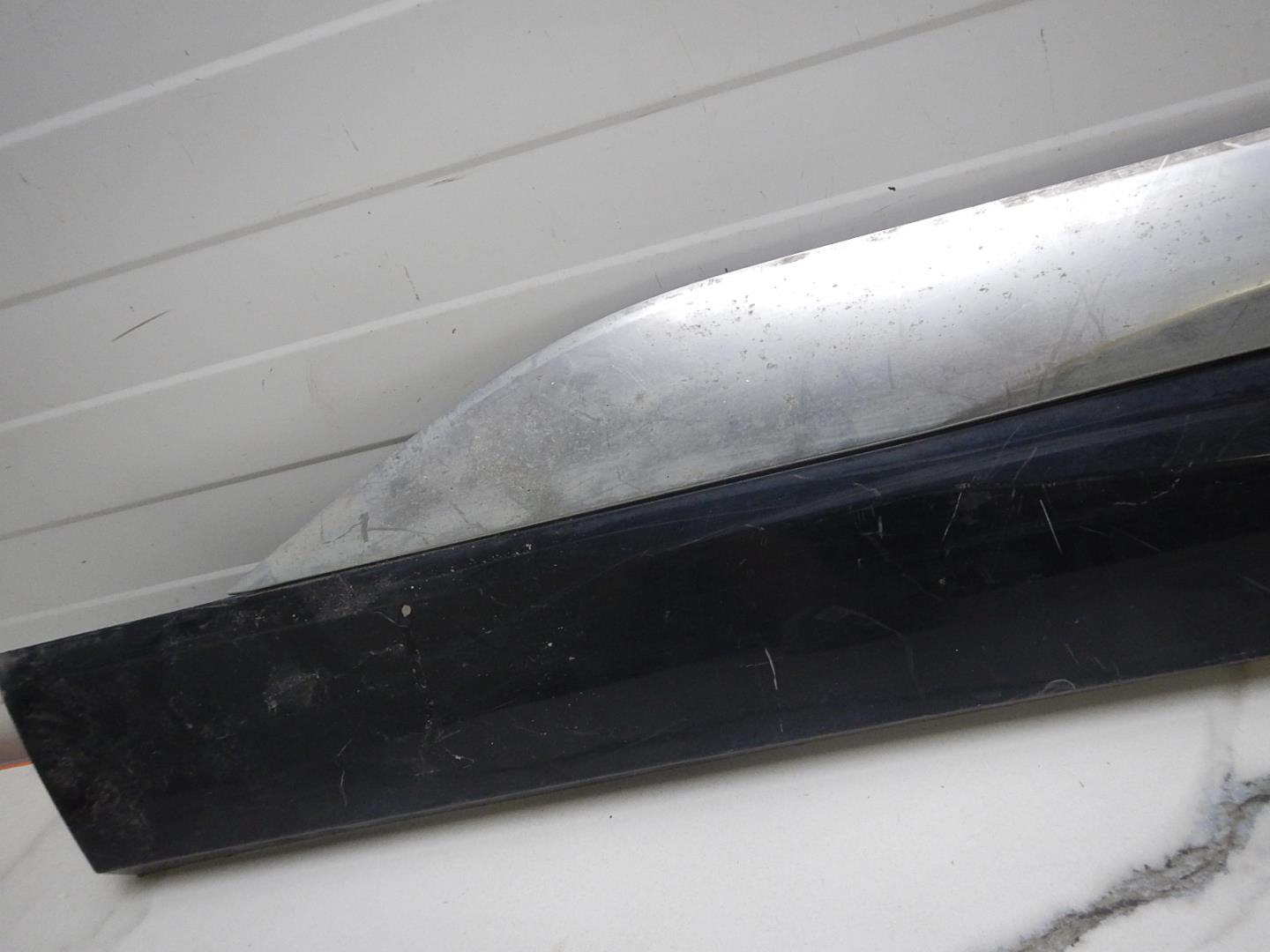 Молдинг задней правой двери