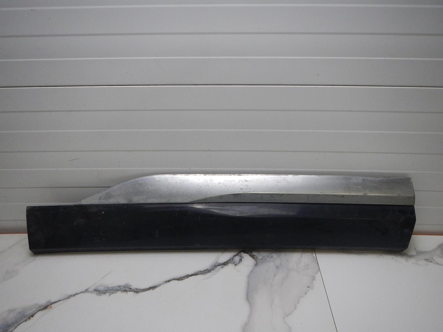 Молдинг задней правой двери