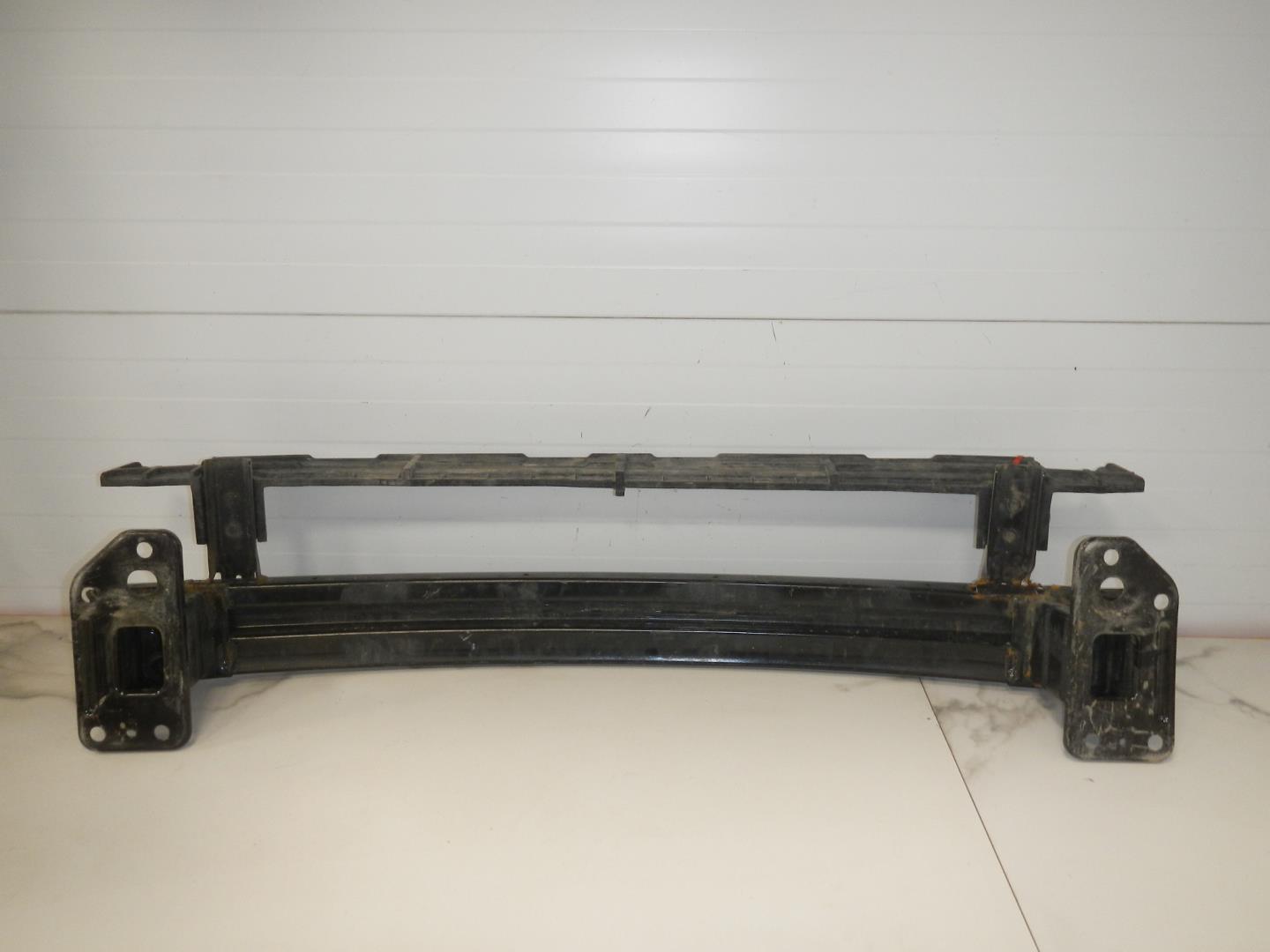 Усилитель переднего бампера