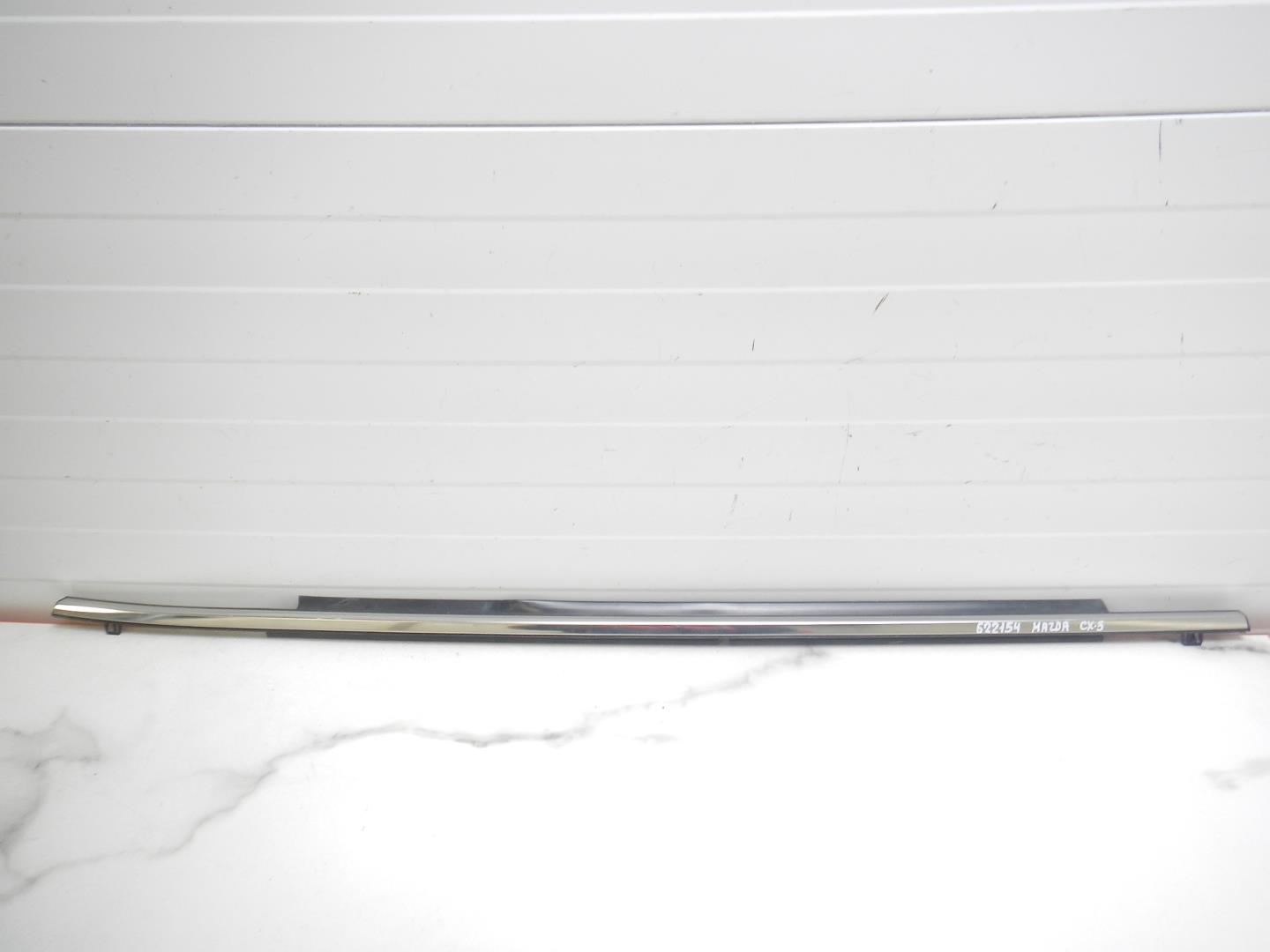 Накладка стекла заднего правого