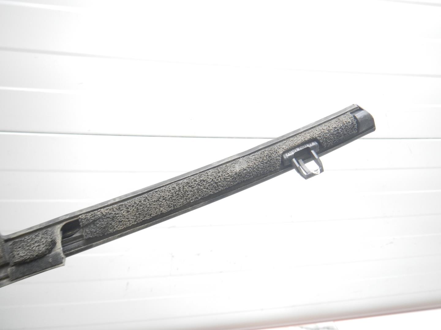 Накладка стекла заднего правого