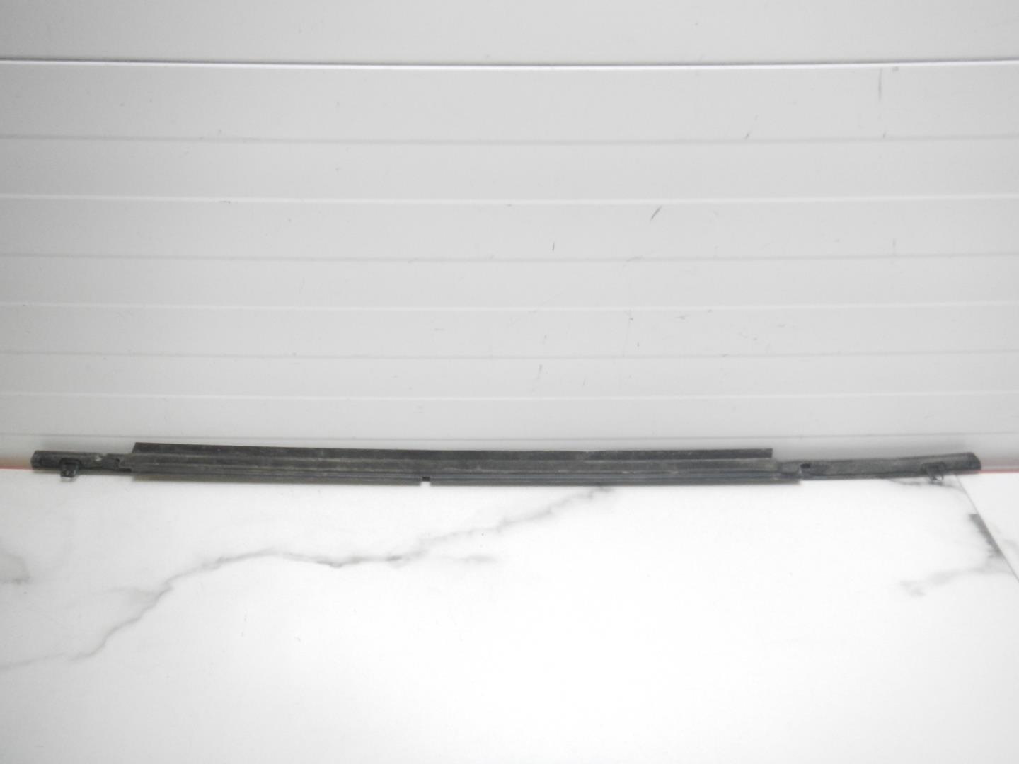 Накладка стекла заднего правого