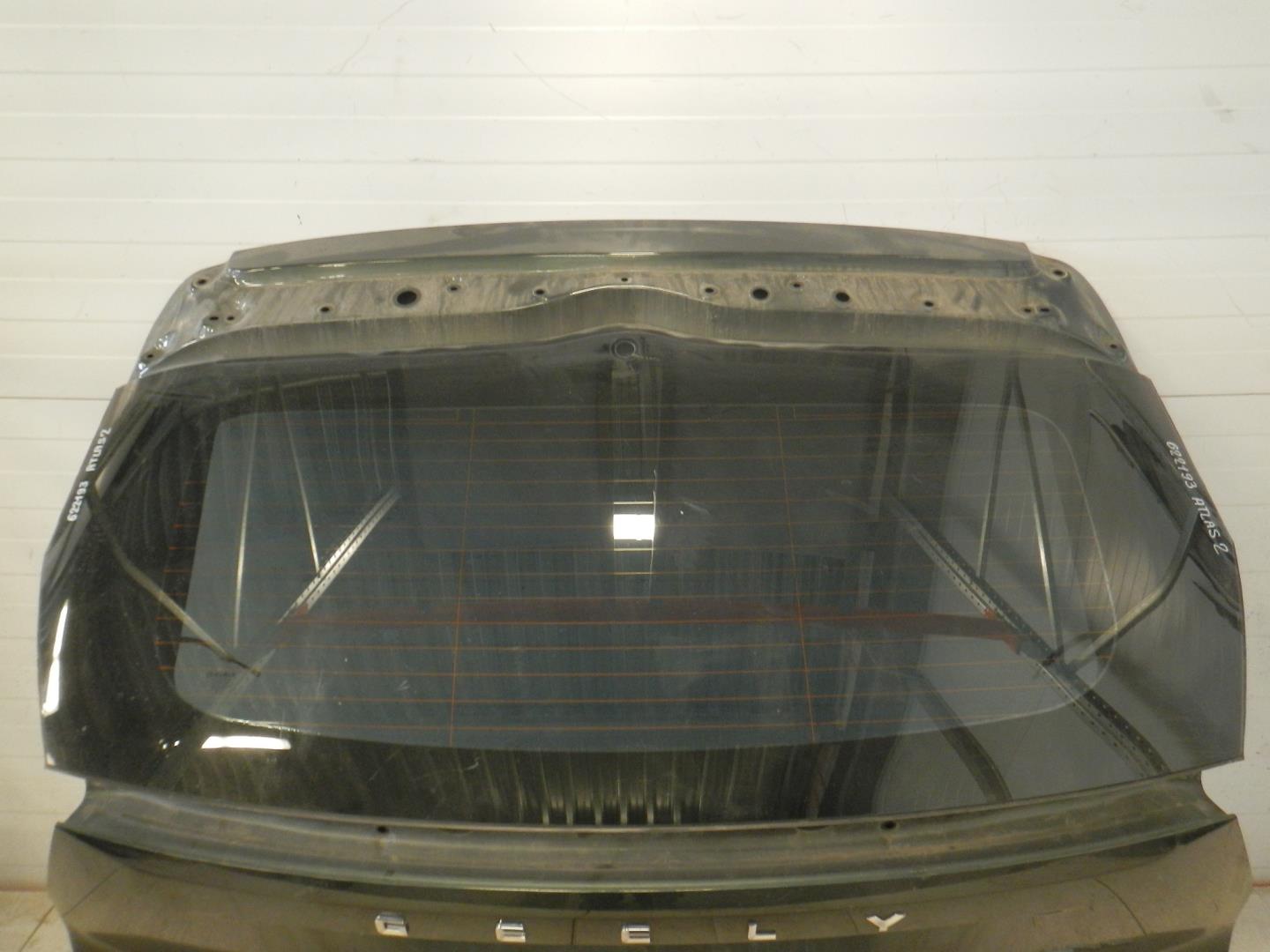 Стекло двери багажника