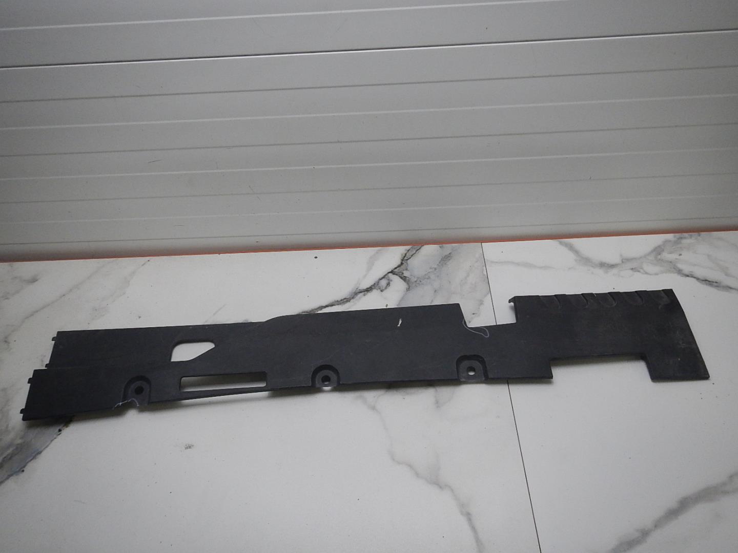 Кожух замка капота