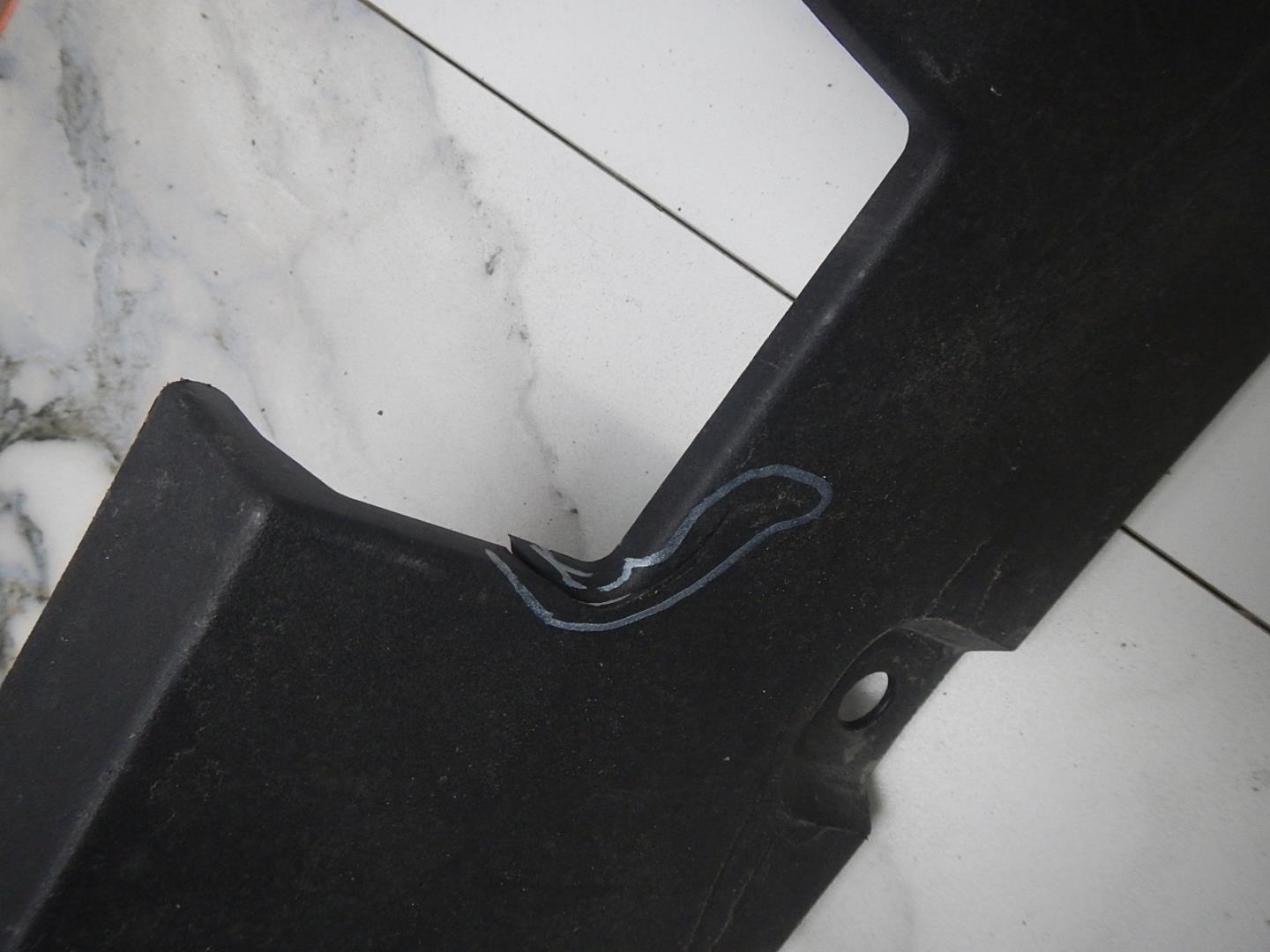 Кожух замка капота