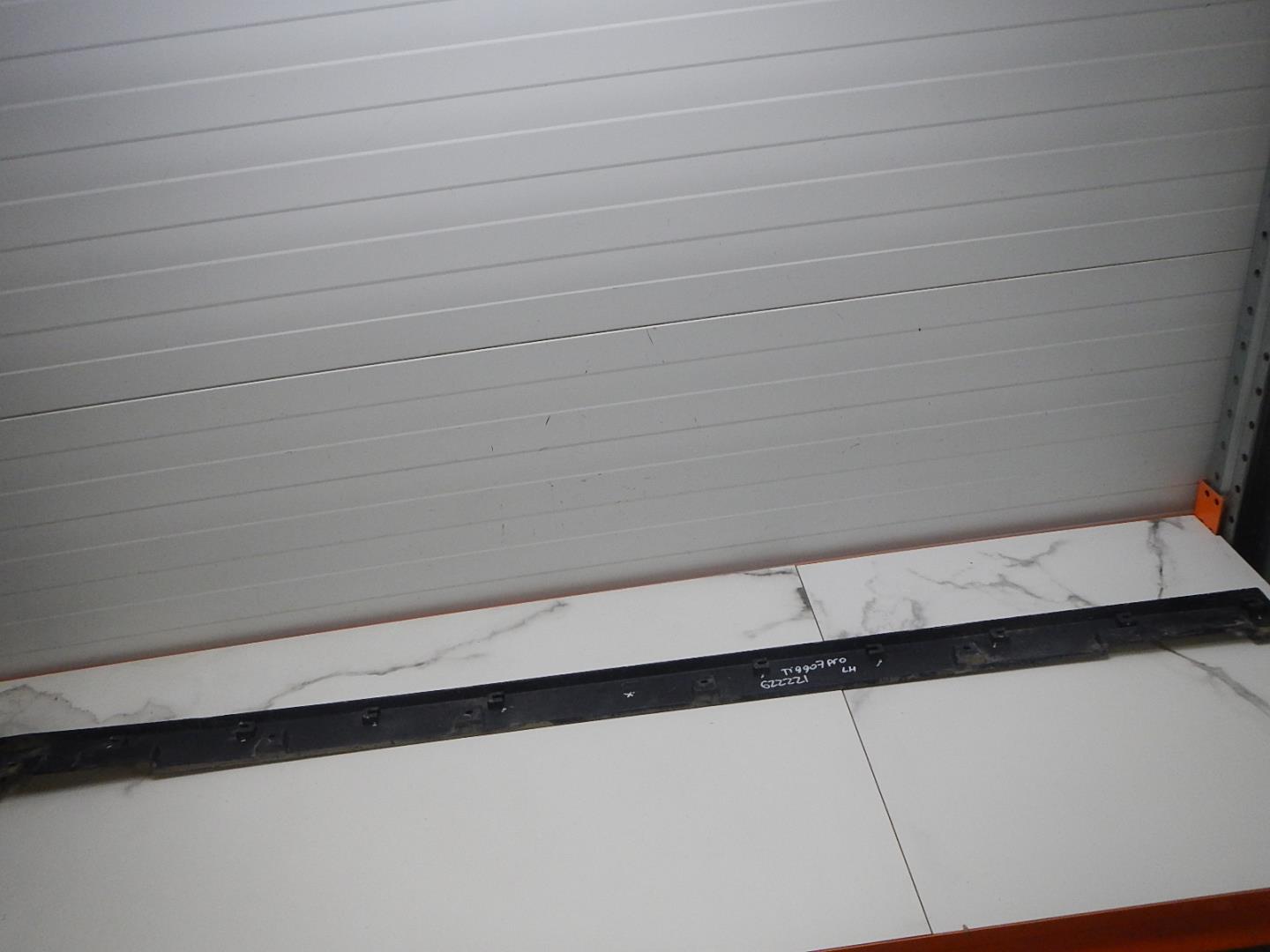 Накладка на порог (наружная)