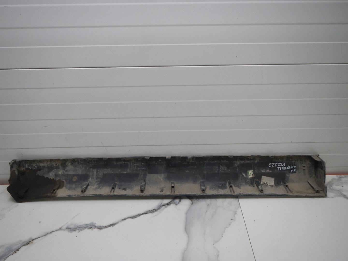 Молдинг передней правой двери