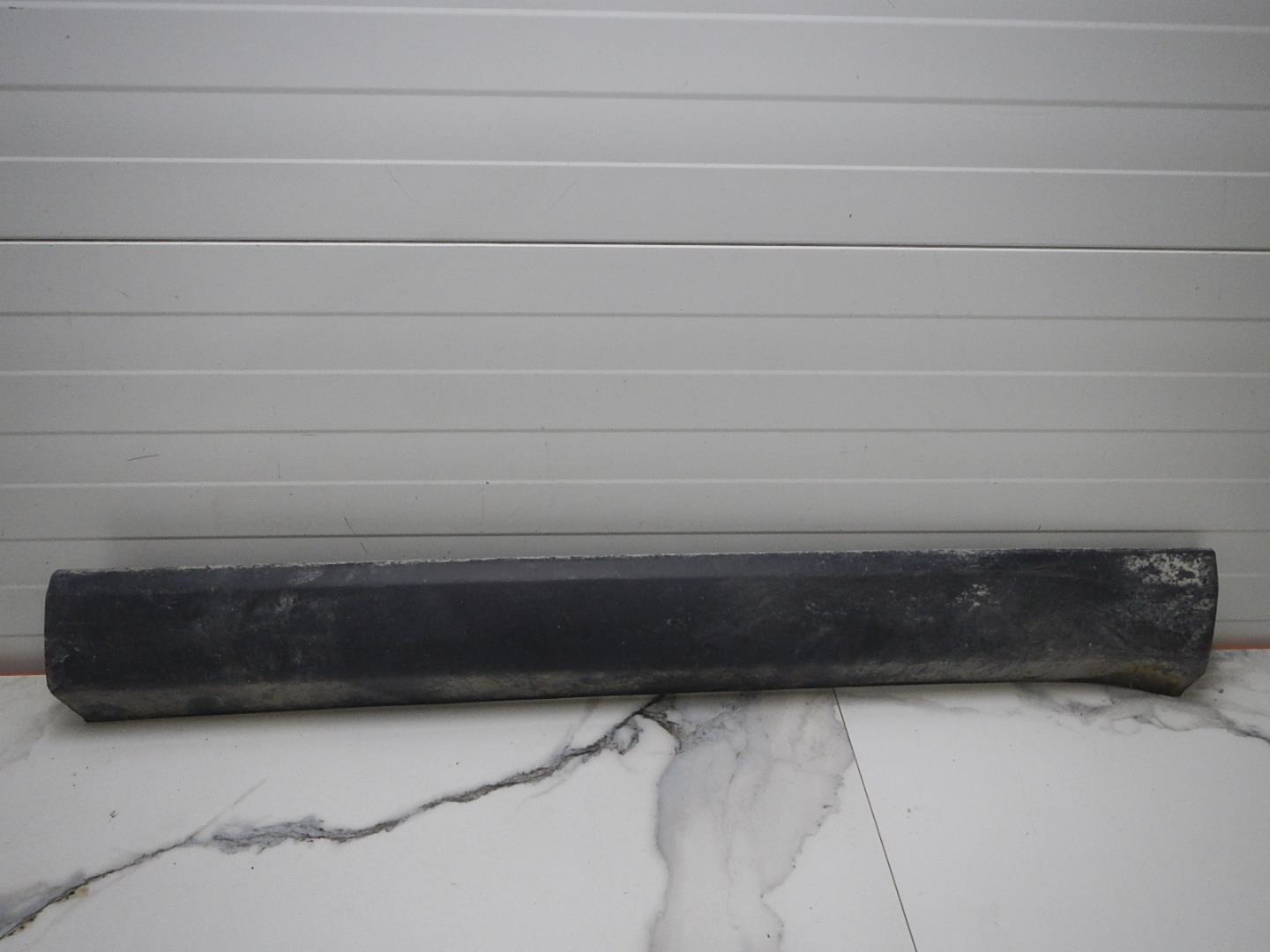 Молдинг передней правой двери