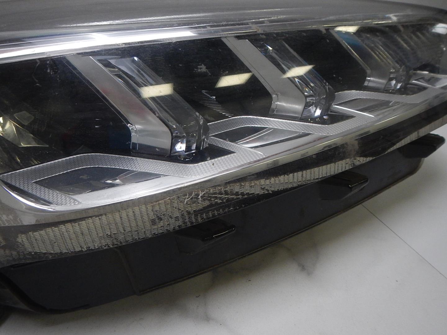 Фара правая