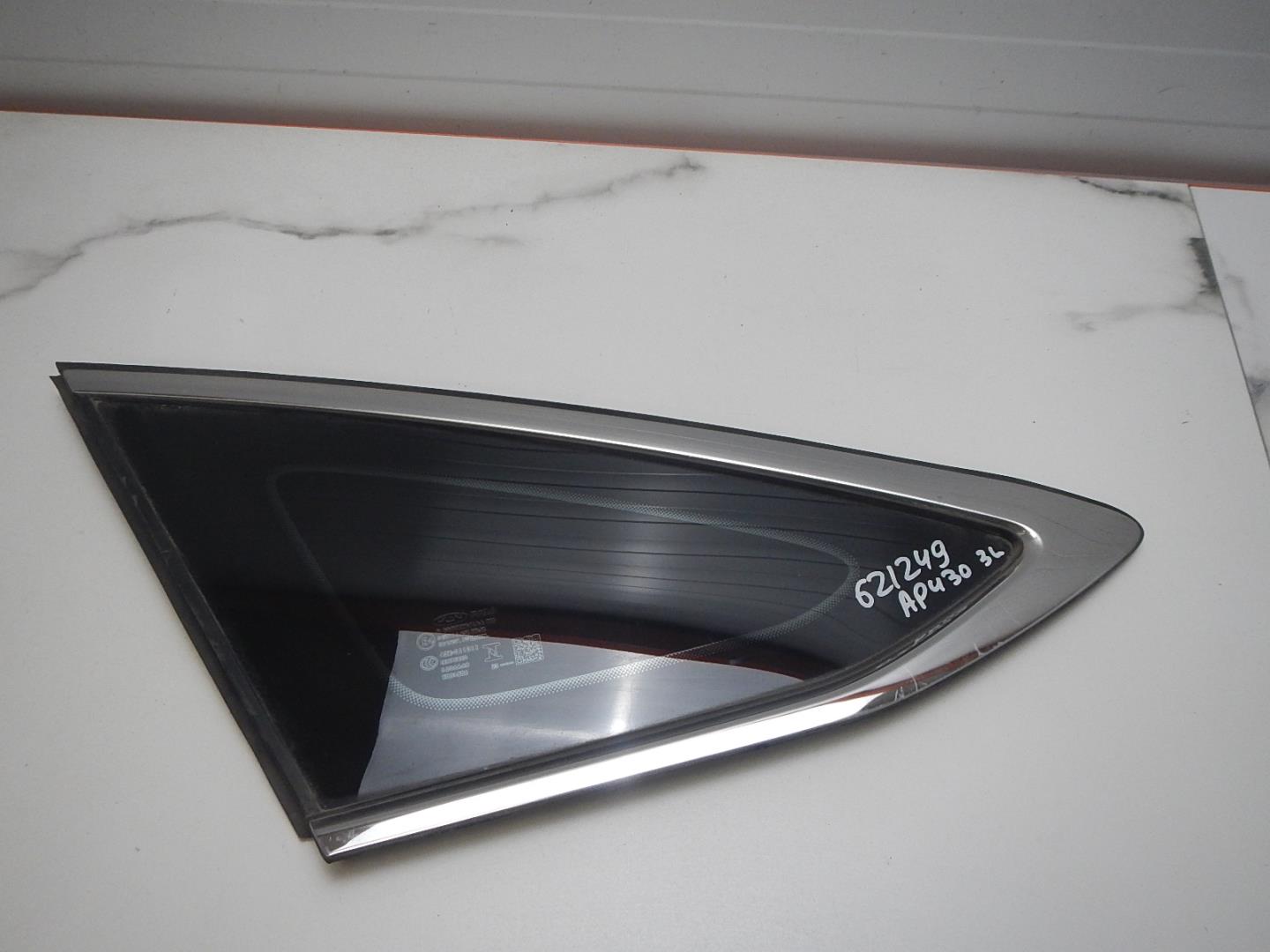 Стекло кузовное глухое левое