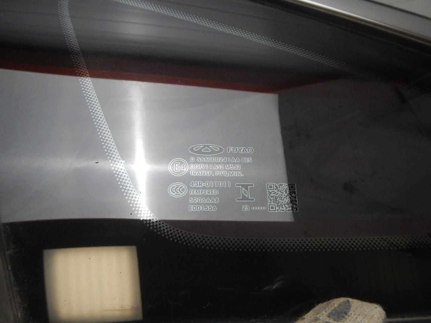 Стекло кузовное глухое левое