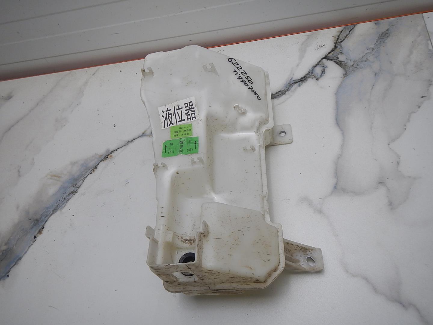 Бачок омывателя лобового стекла