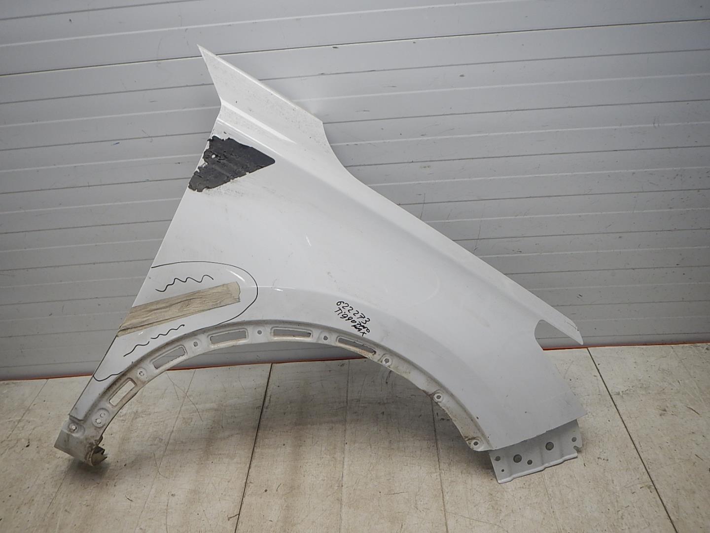 Крыло переднее правое