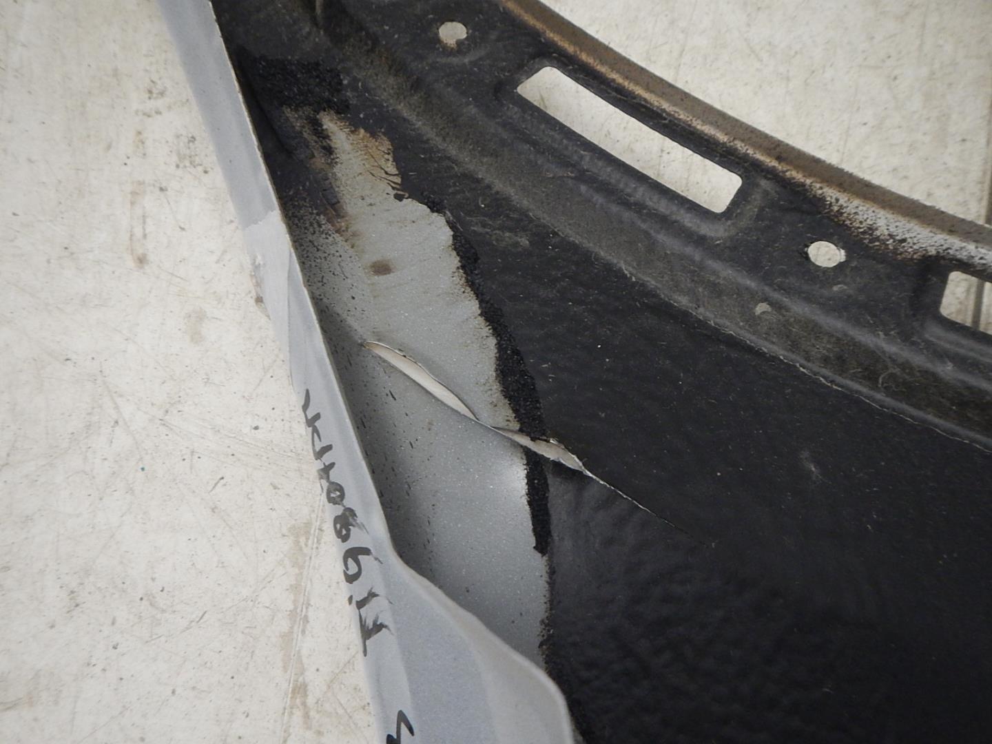 Крыло переднее правое