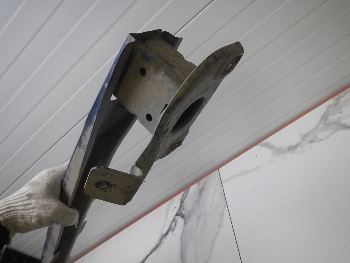 Усилитель заднего бампера