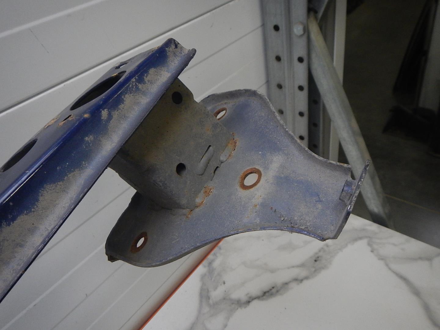 Усилитель заднего бампера