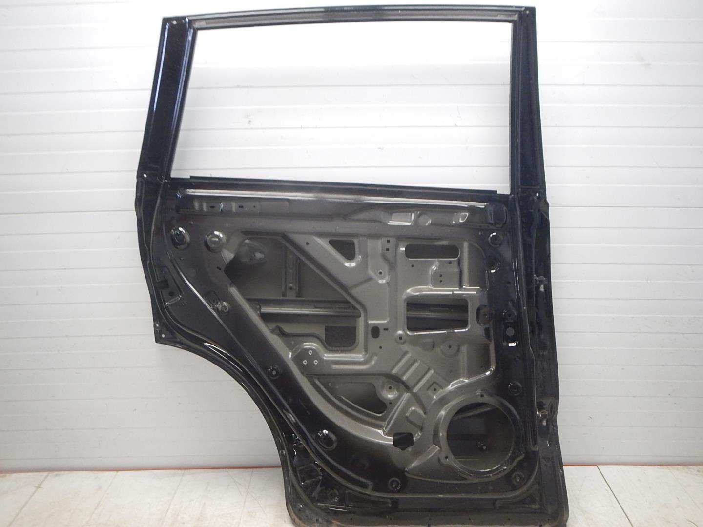 Дверь задняя левая