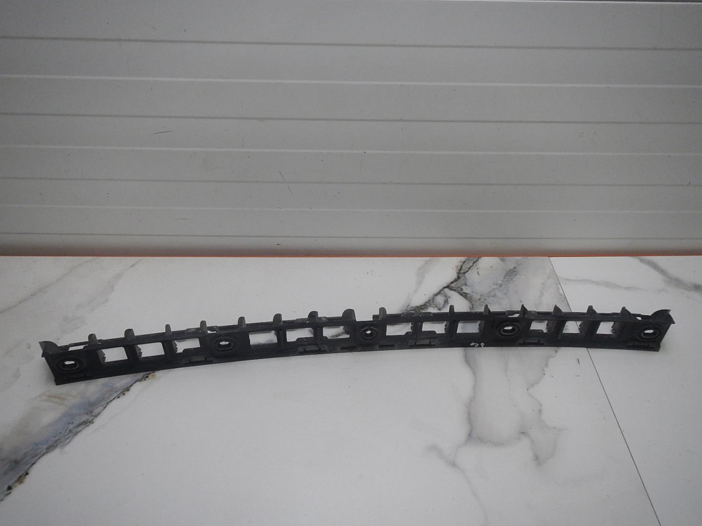 Кронштейн заднего бампера