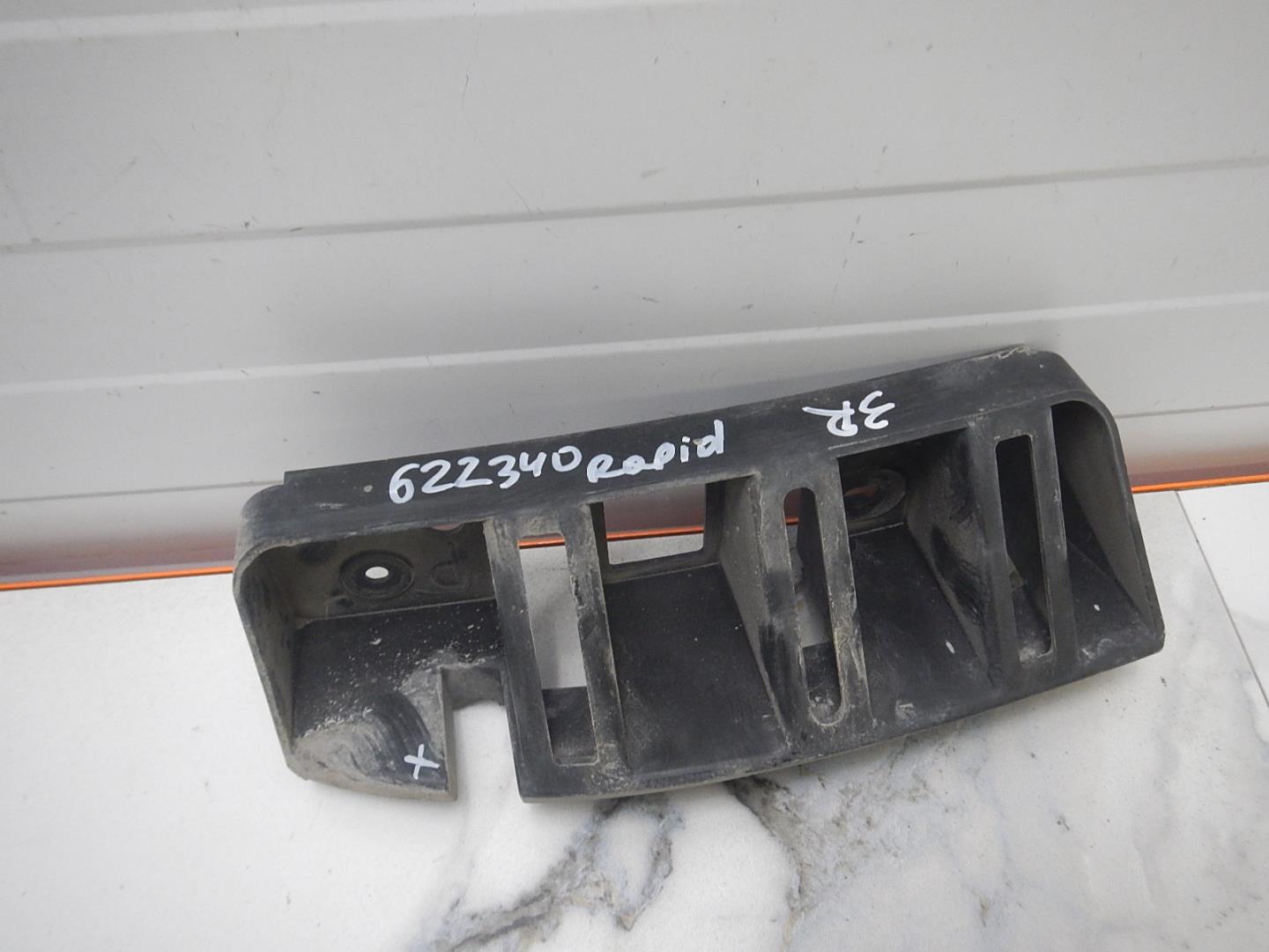 Кронштейн заднего бампера правый