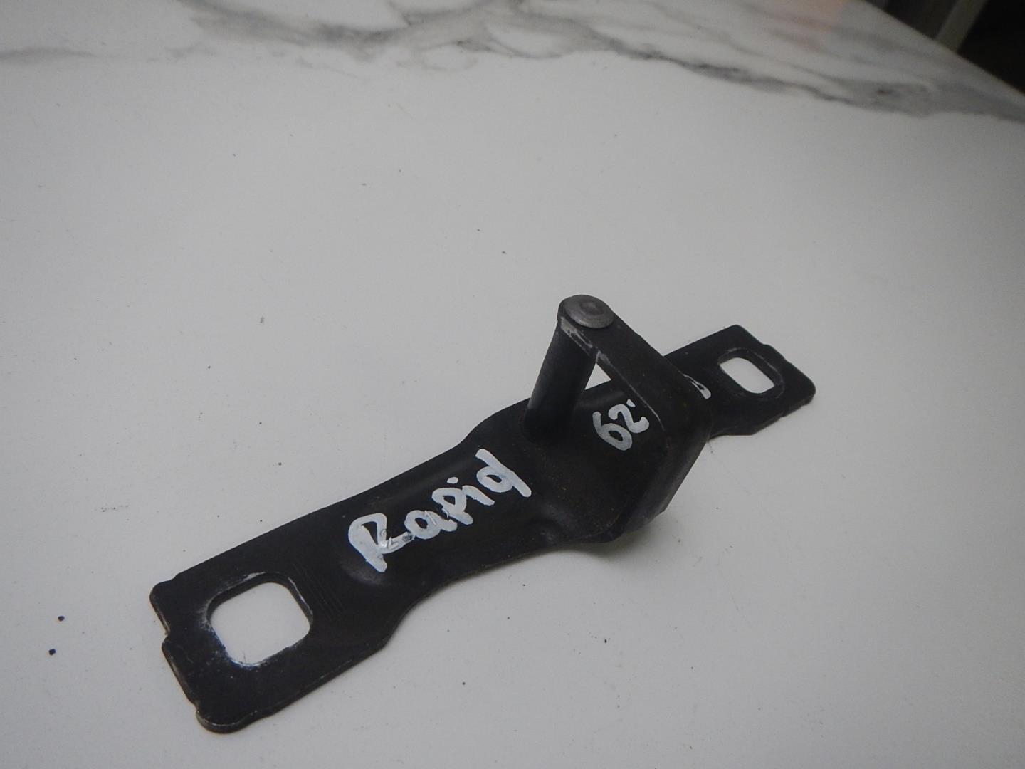 Ответная часть замка багажника