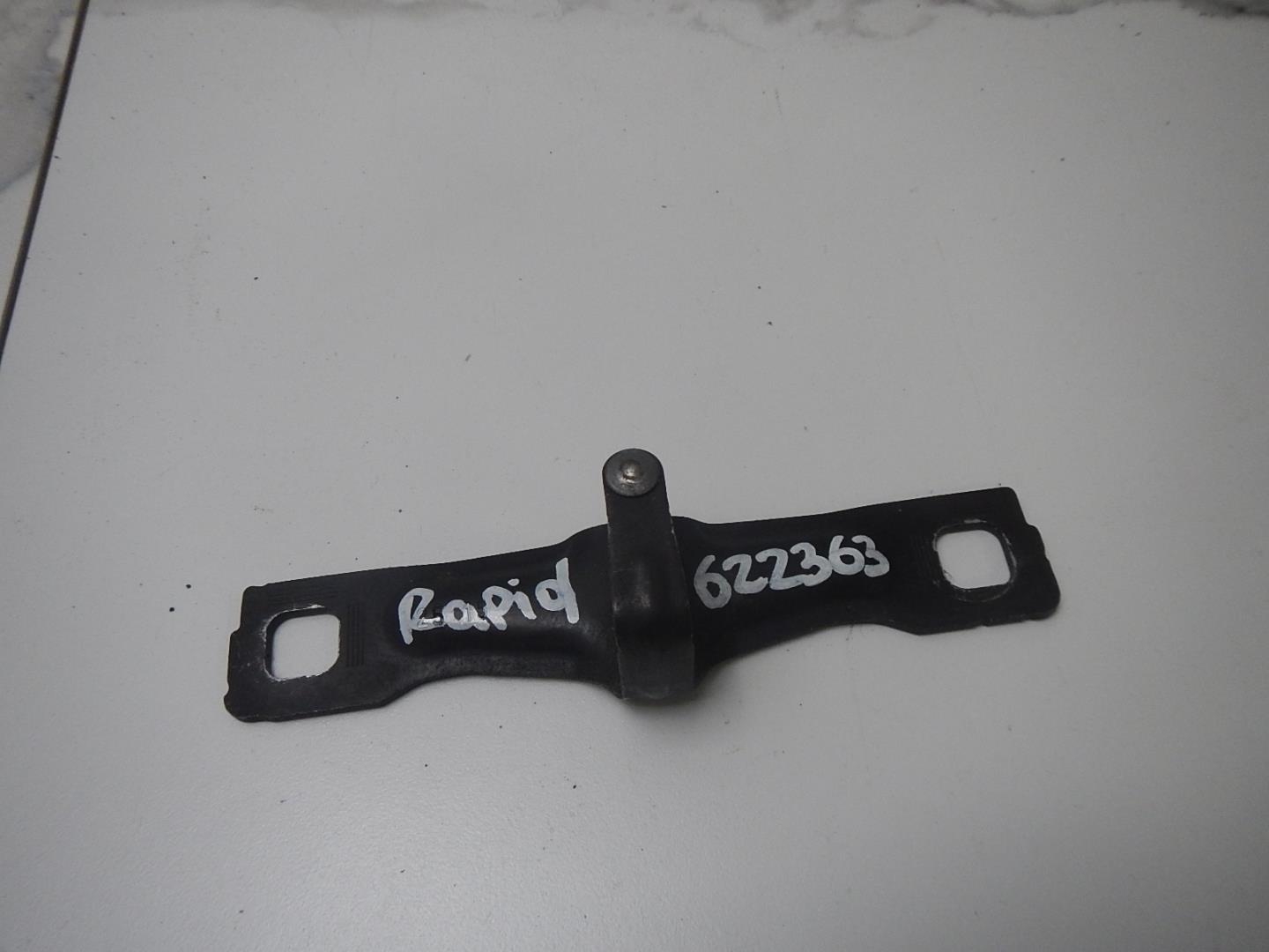 Ответная часть замка багажника