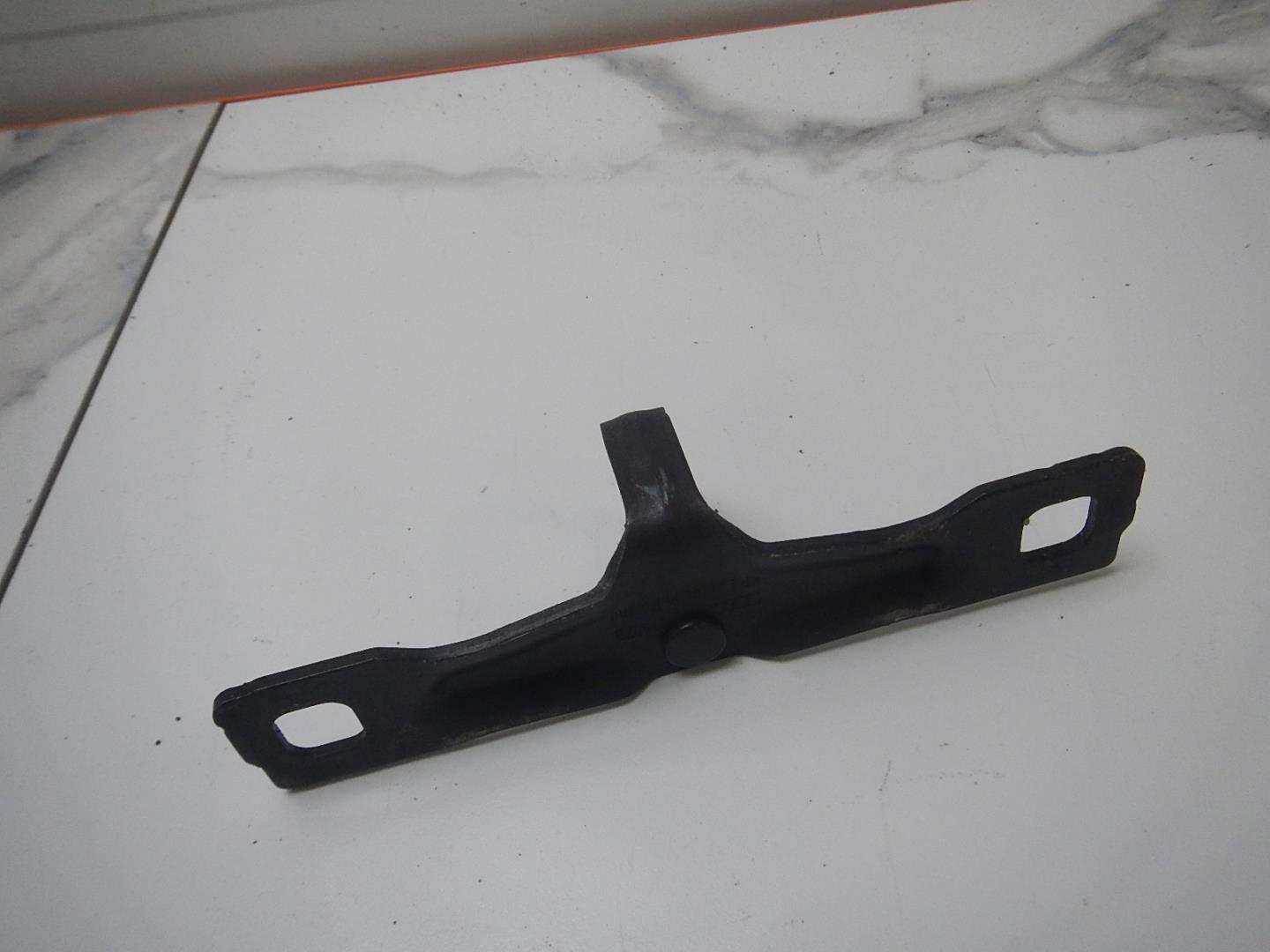 Ответная часть замка багажника