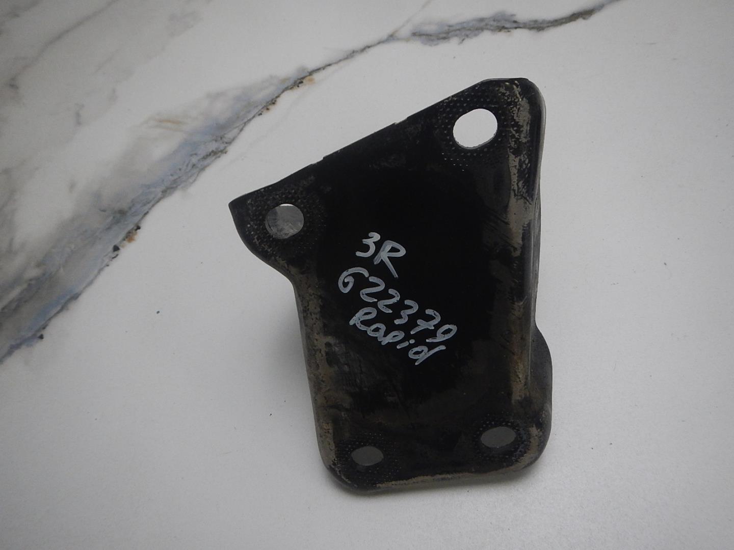 Кронштейн задней балки