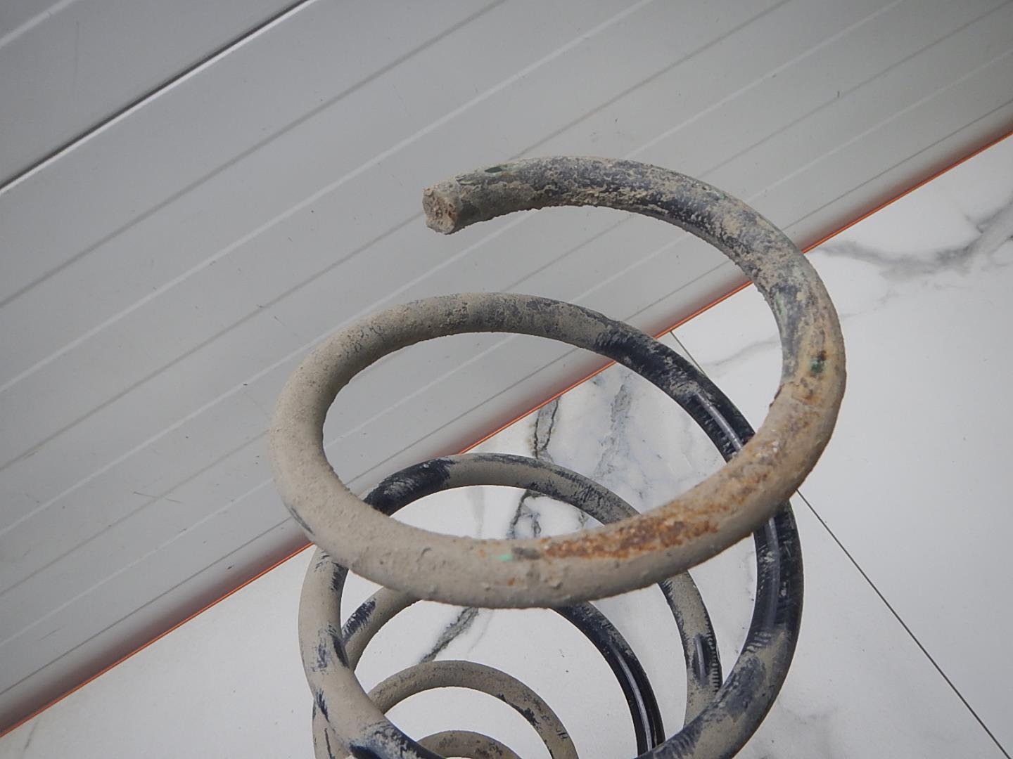 Пружина передняя