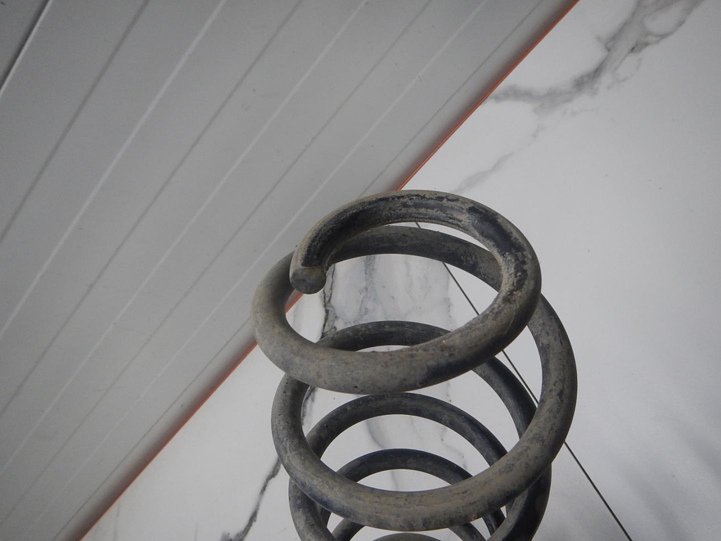 Пружина задняя