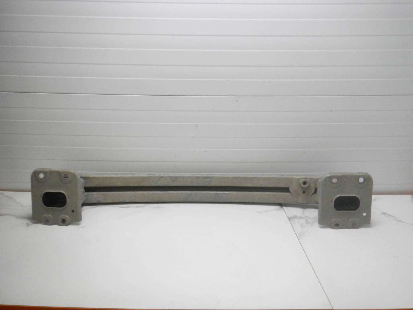 Усилитель заднего бампера