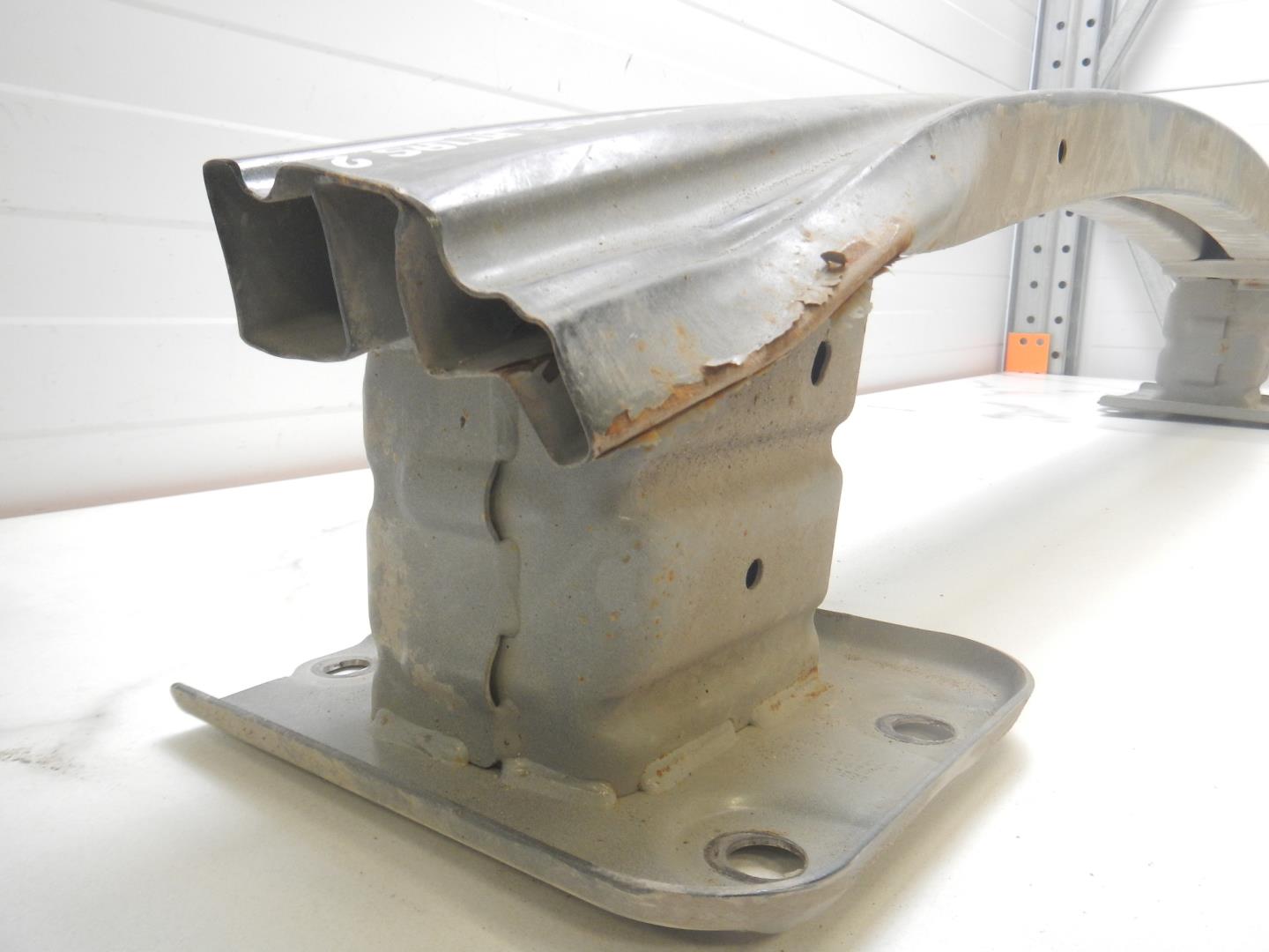 Усилитель заднего бампера