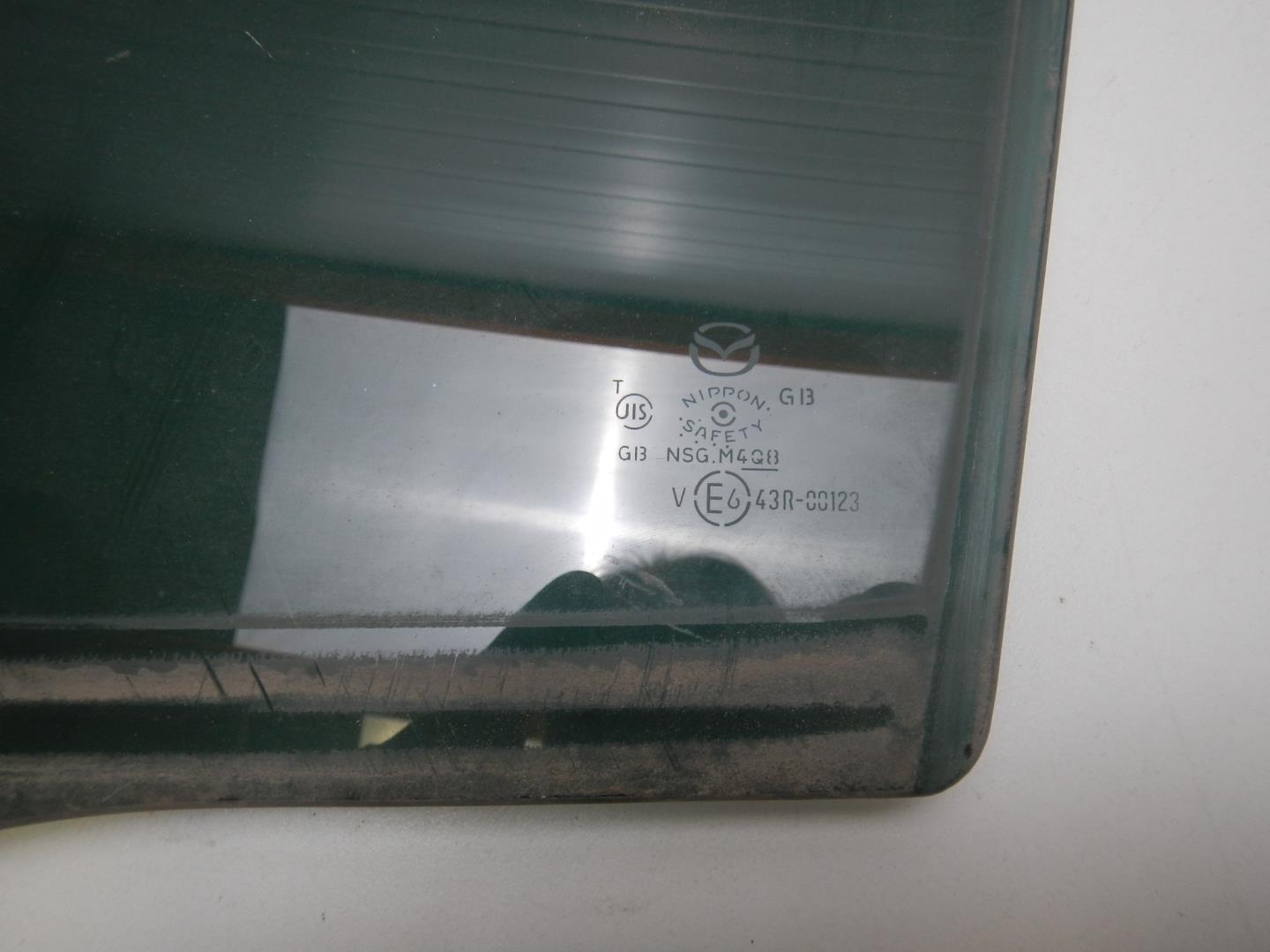 Стекло двери задней левой