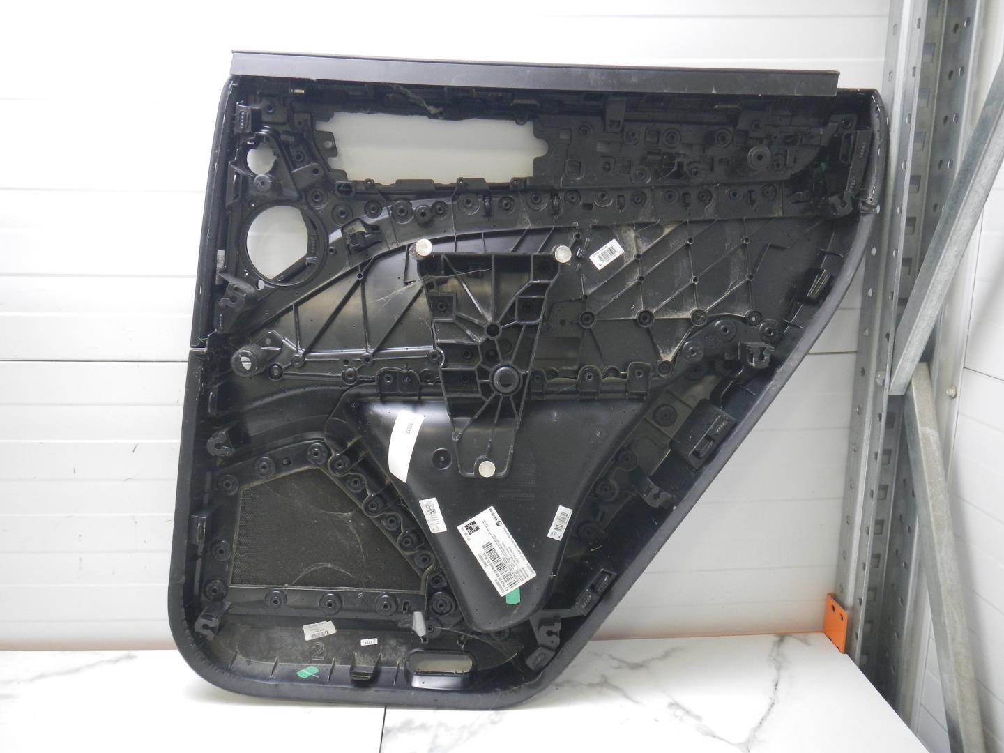 Обшивка двери задней левой