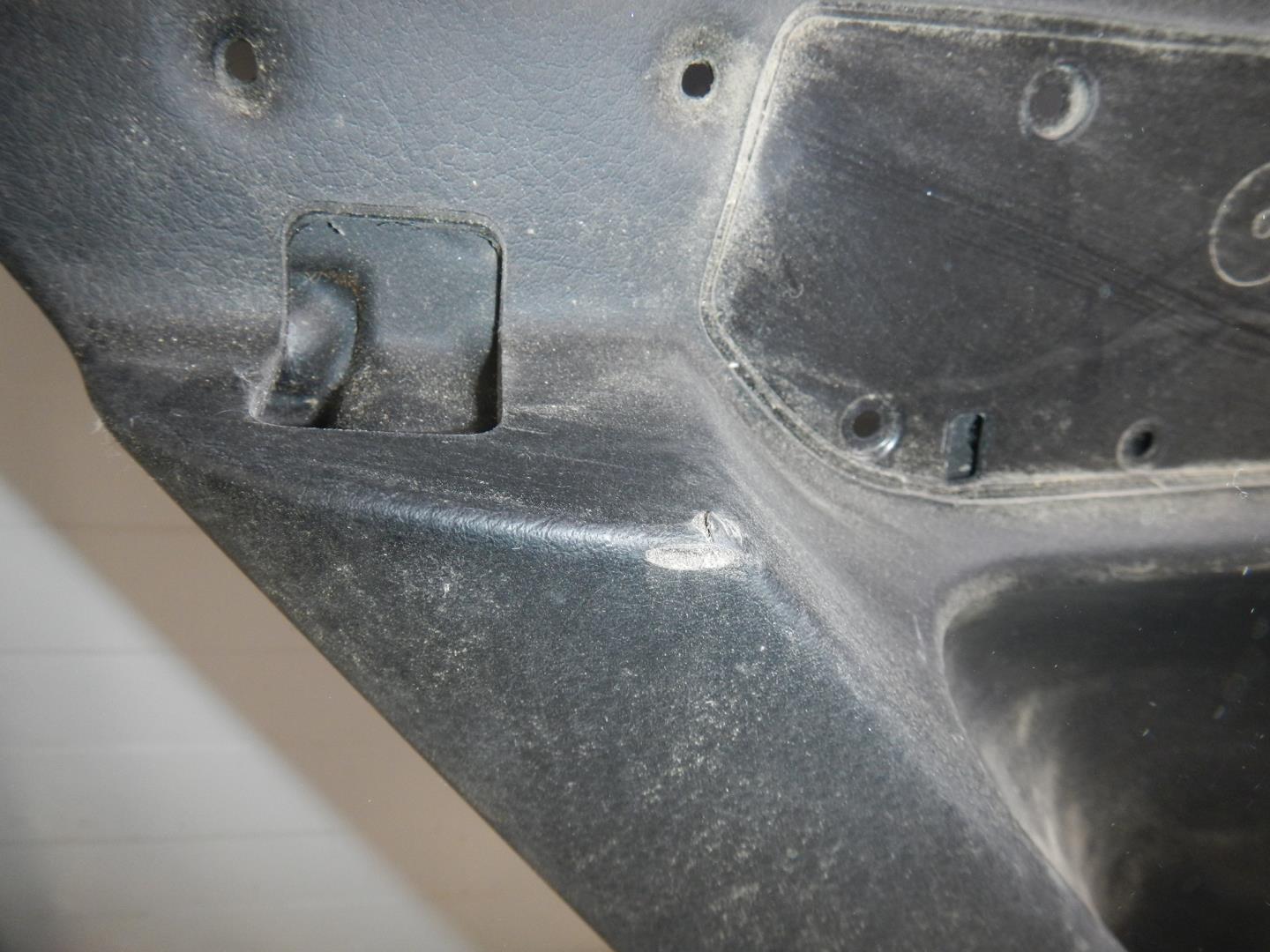 Обшивка двери задней левой