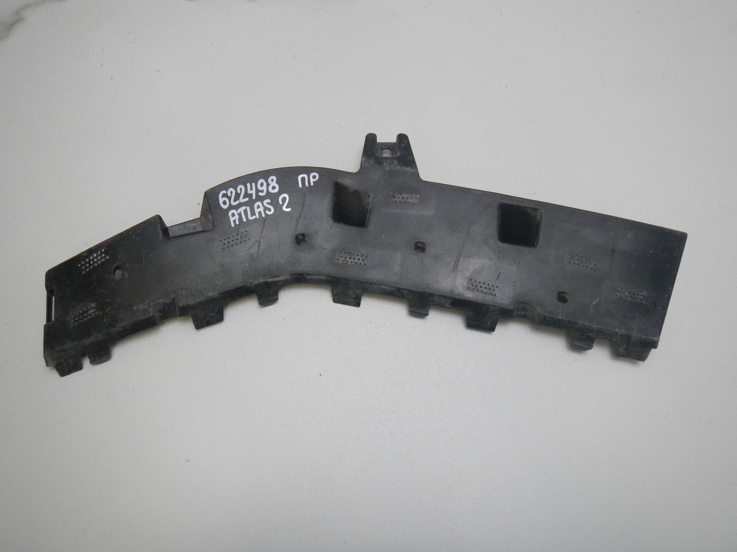 Кронштейн переднего бампера правый