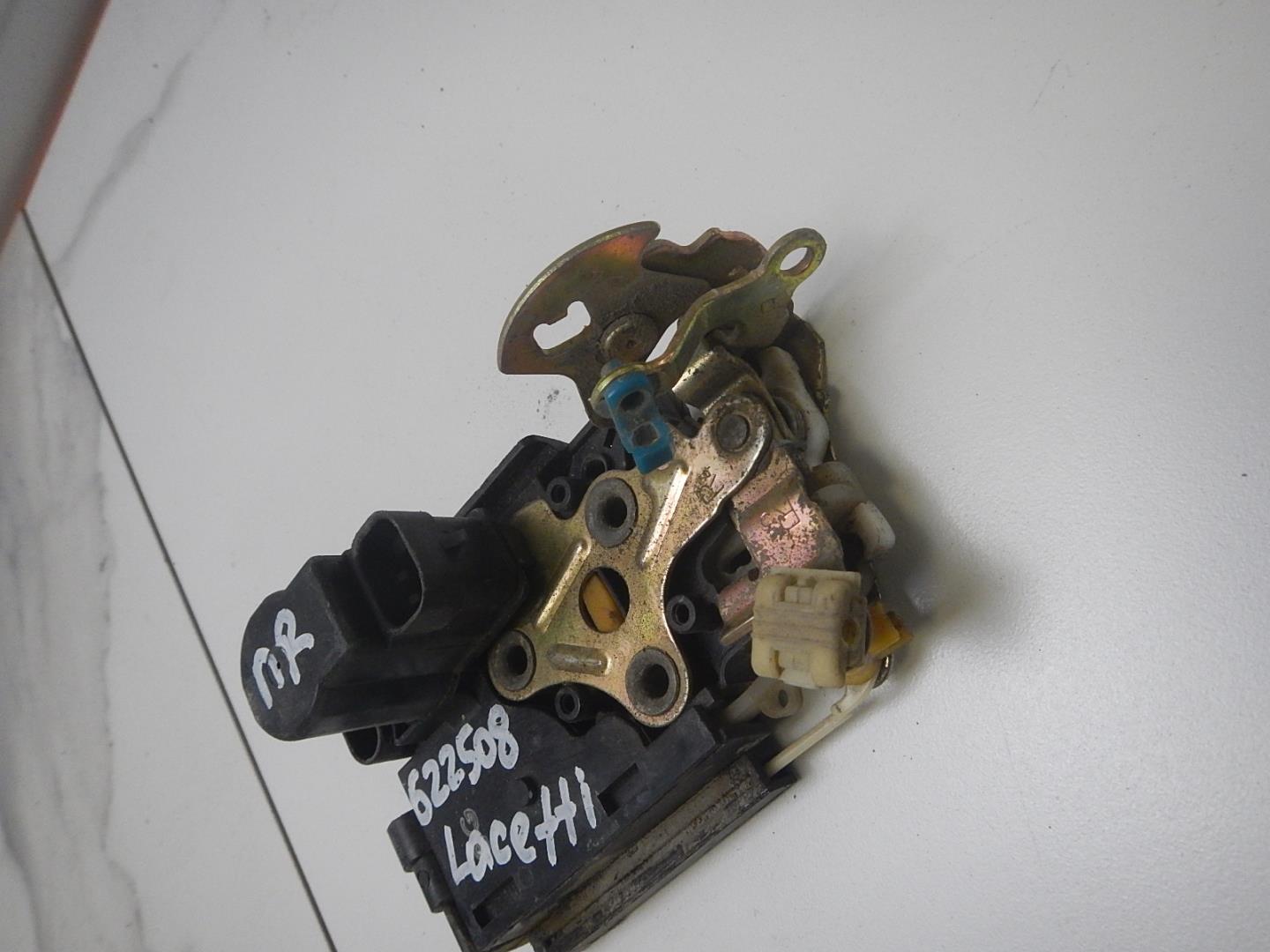 Замок двери передней правой