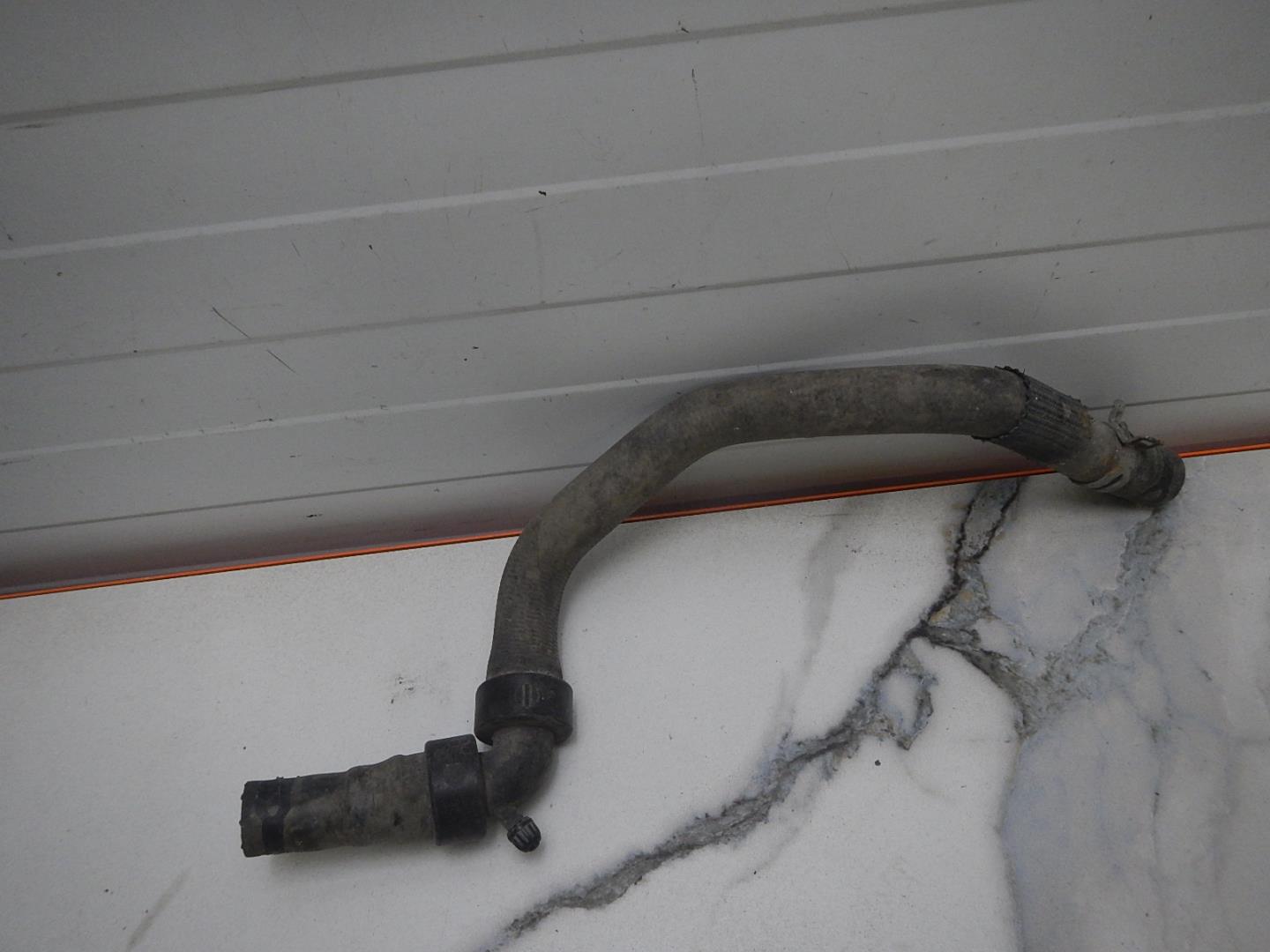 Патрубок отопителя