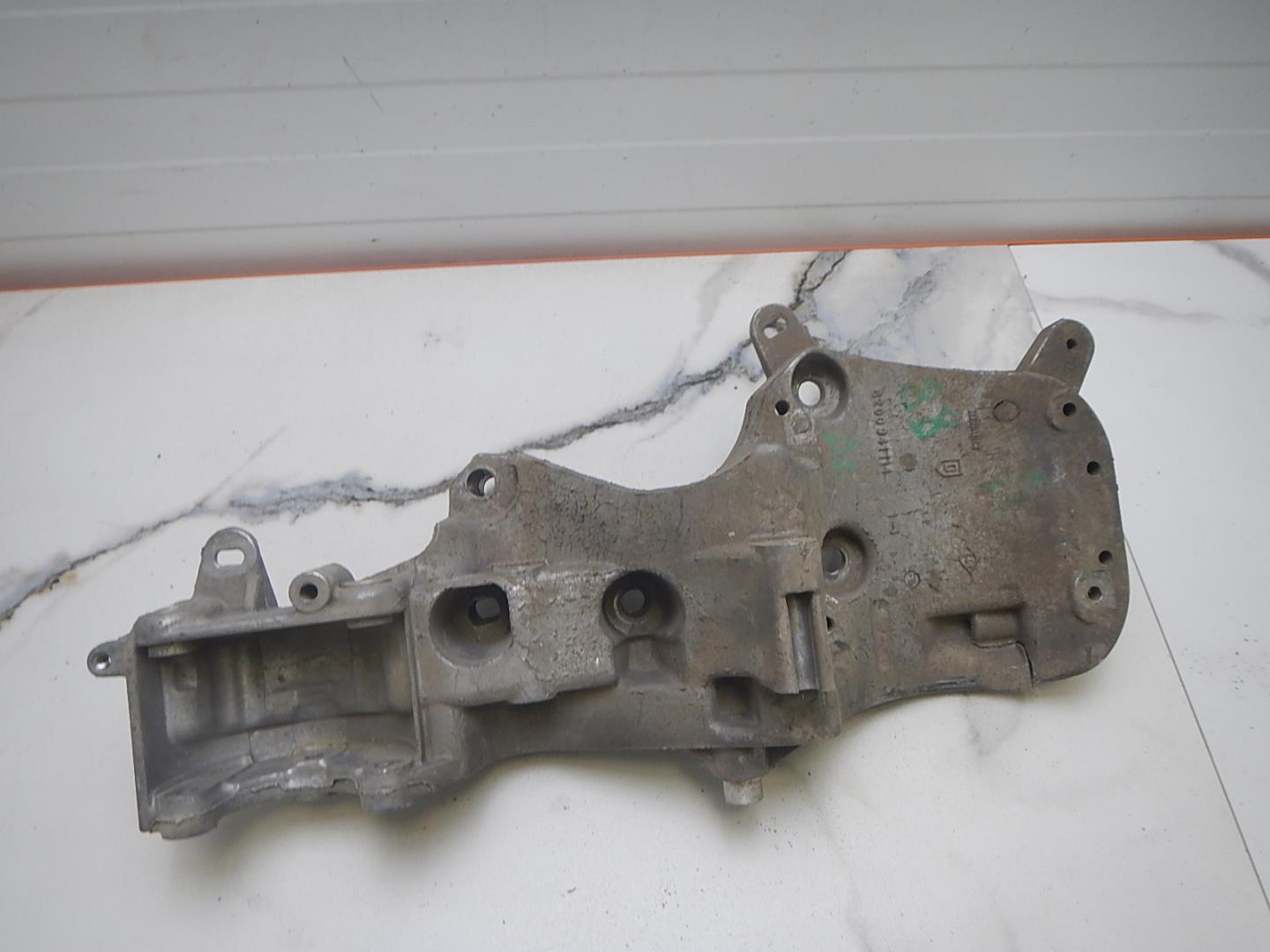 Кронштейн генератора