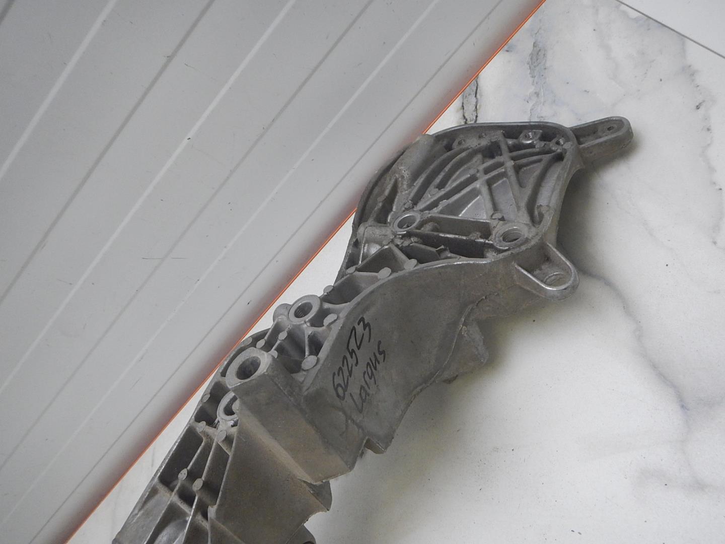 Кронштейн генератора