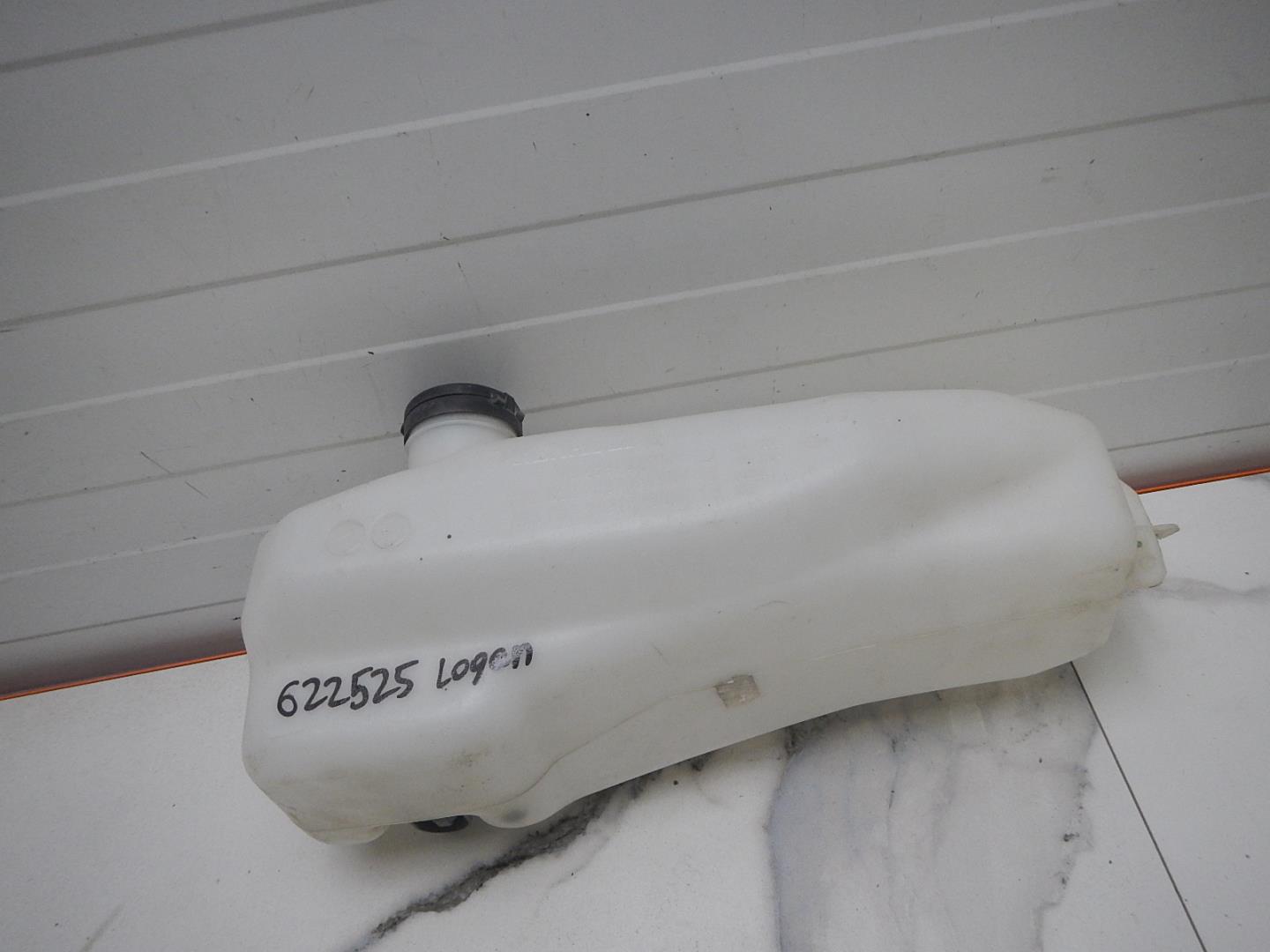 Бачок омывателя лобового стекла