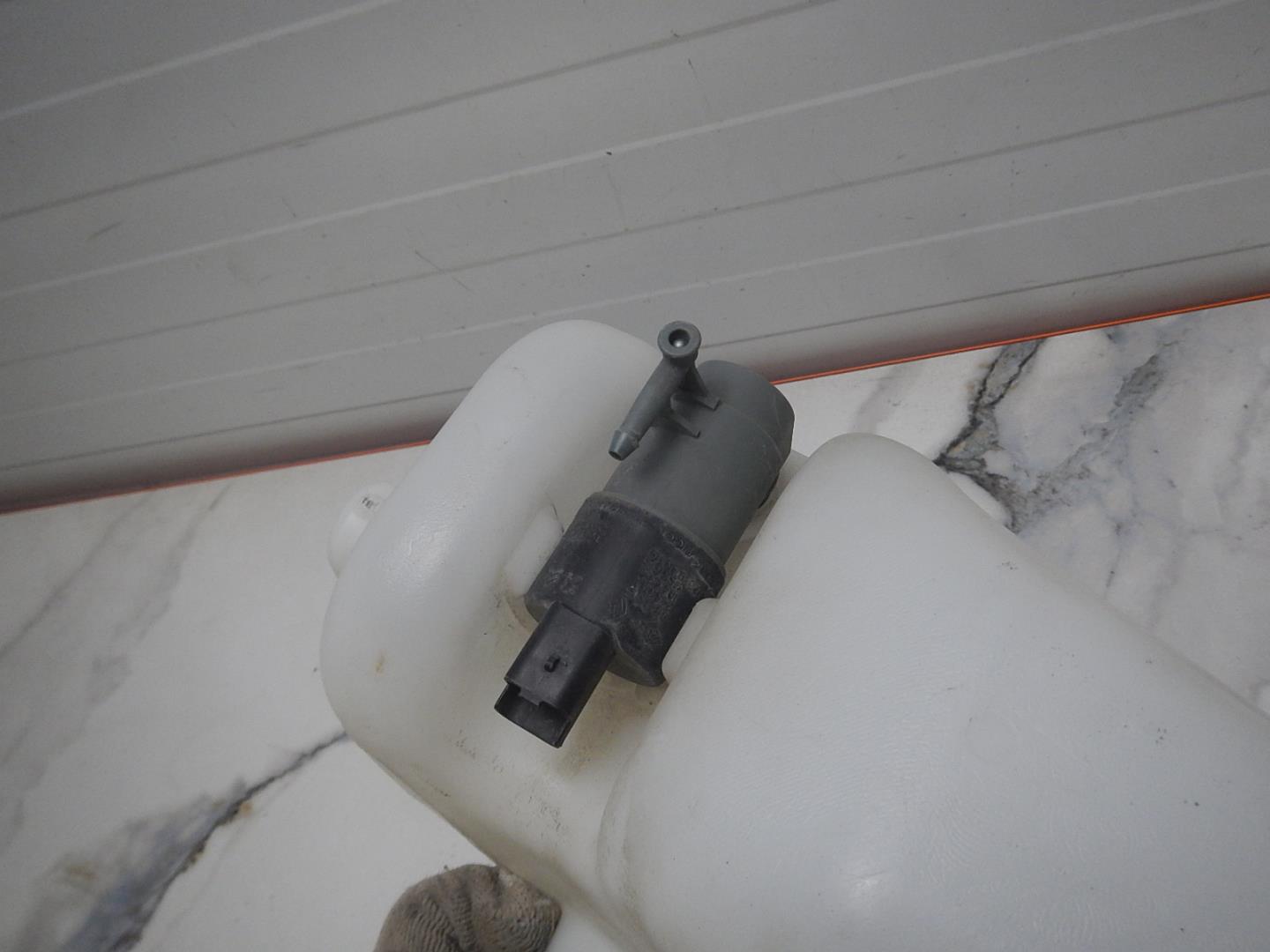 Бачок омывателя лобового стекла