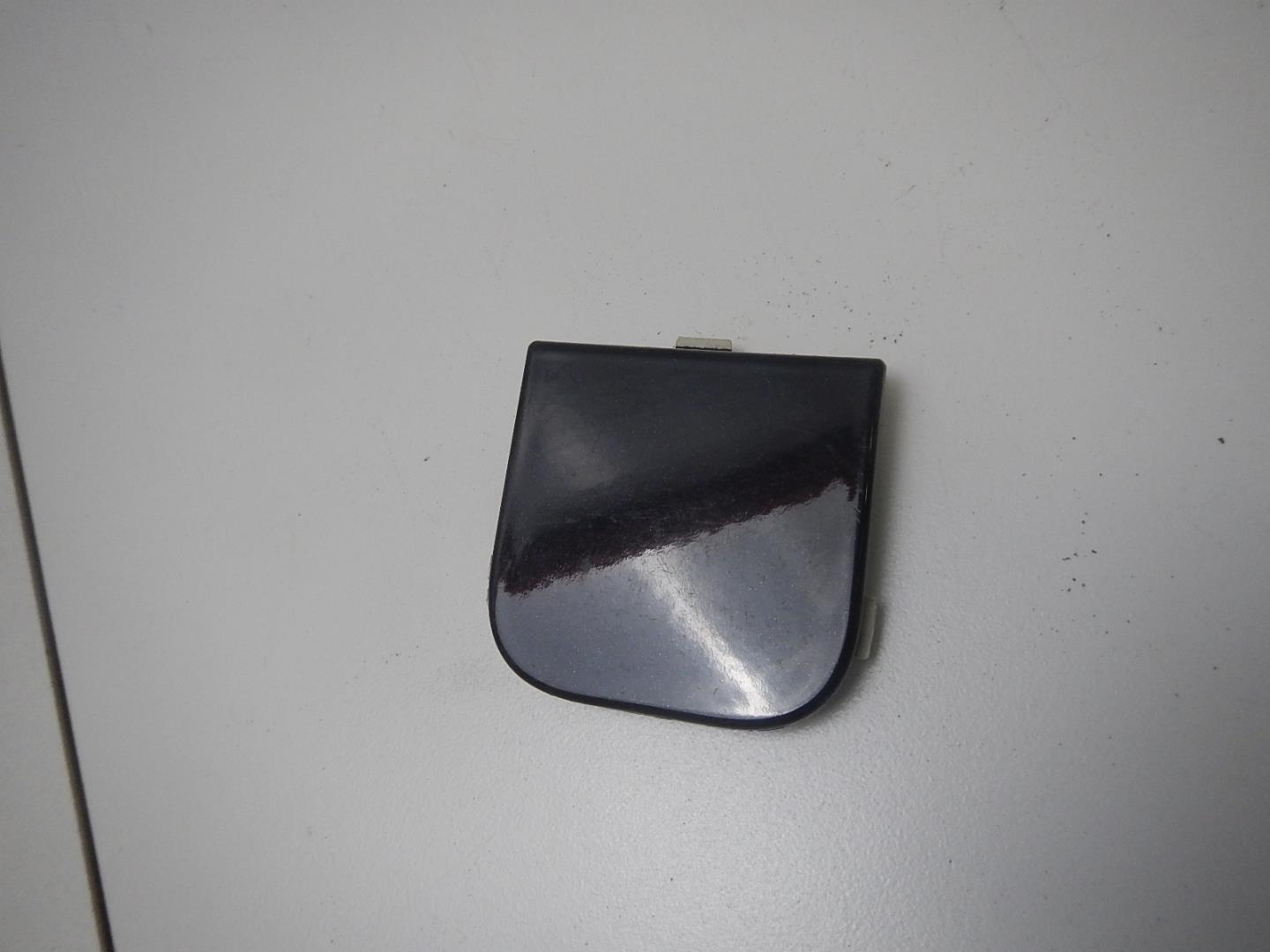 Заглушка буксировочного крюка