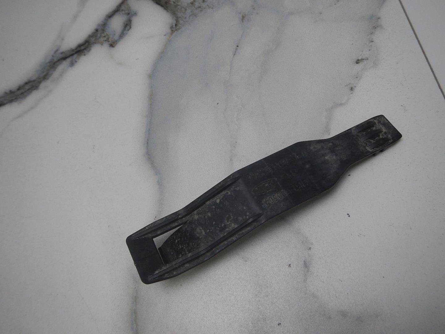 Кронштейн фар левый