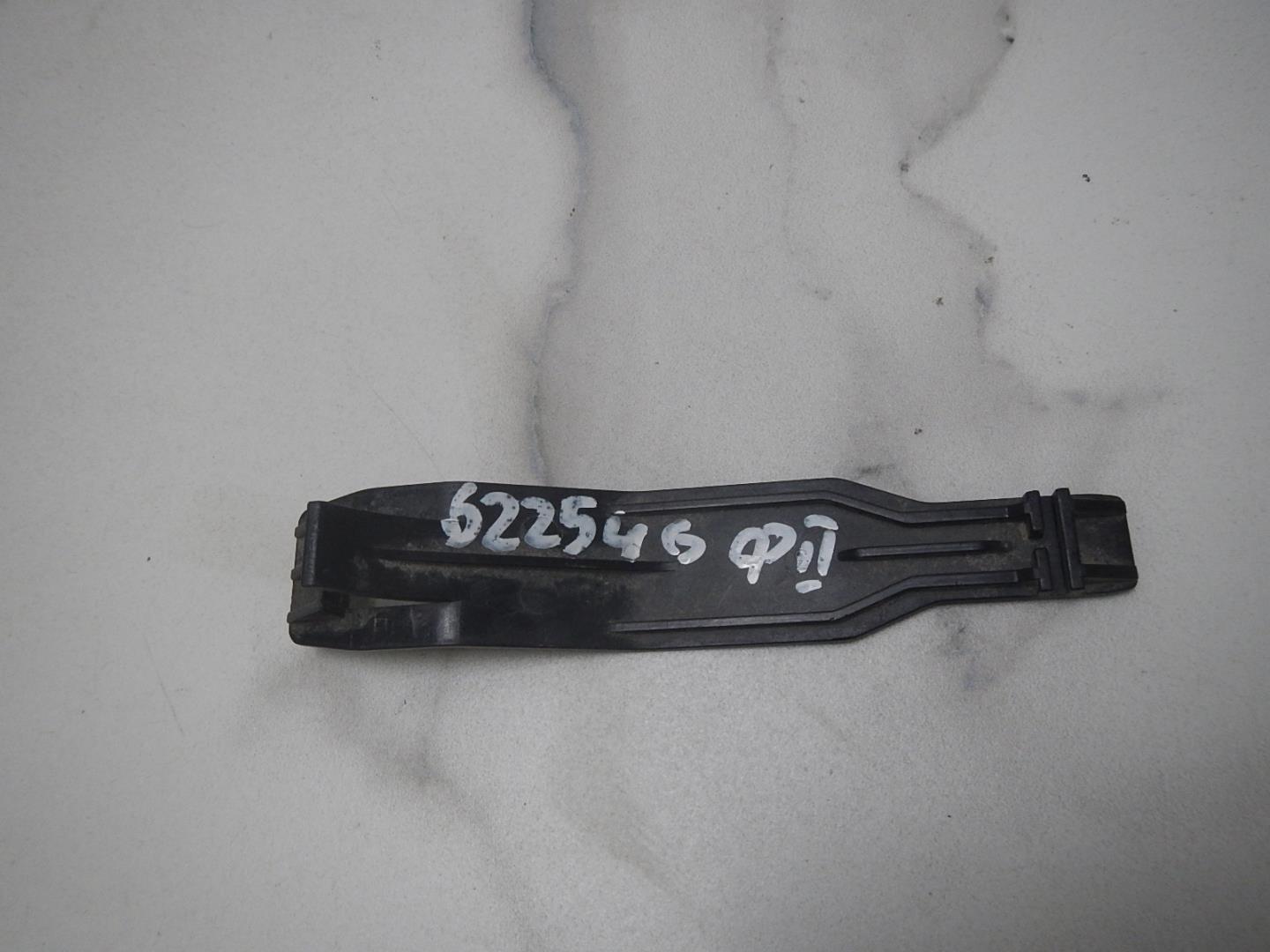 Кронштейн фар левый