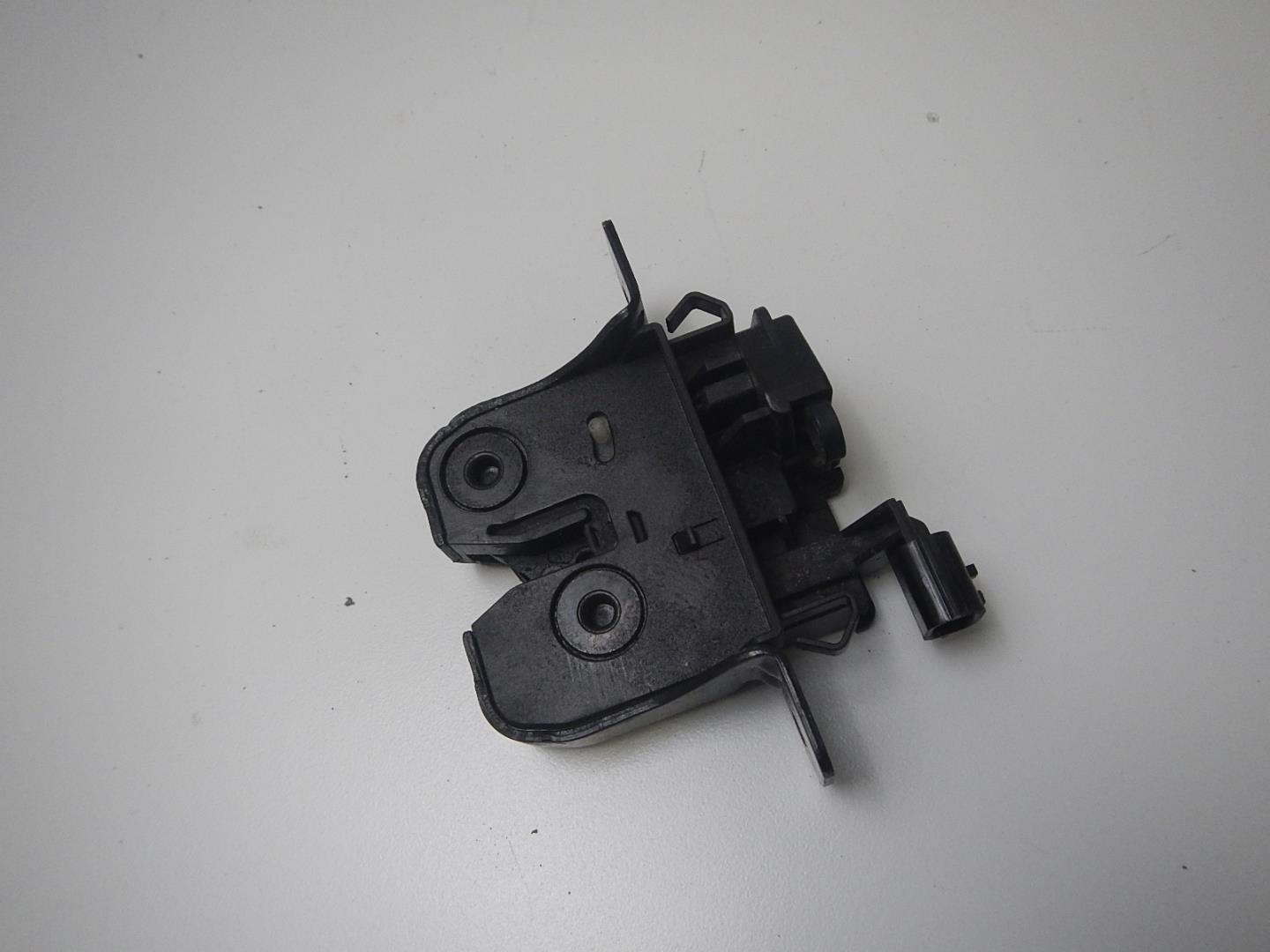 Замок багажника