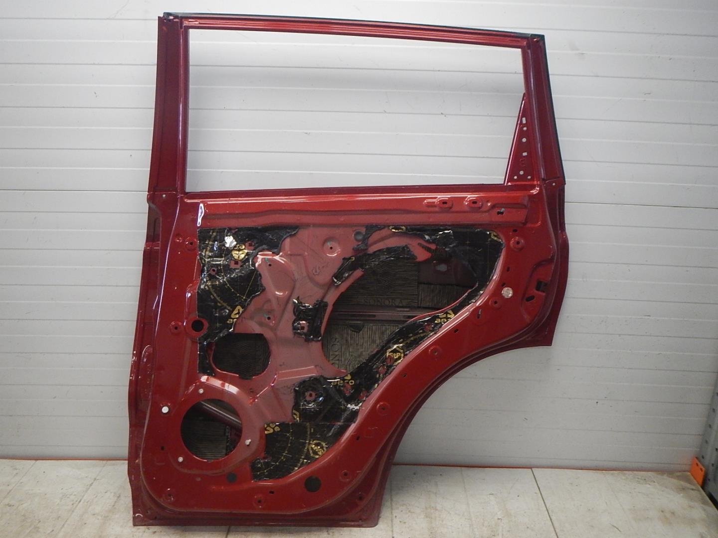 Дверь задняя правая