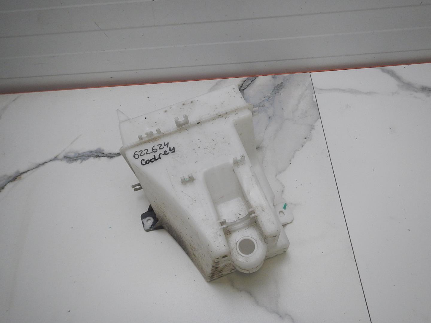 Бачок омывателя лобового стекла