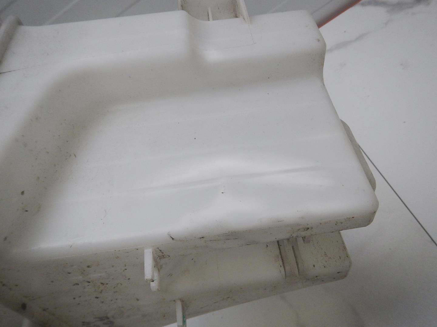 Бачок омывателя лобового стекла