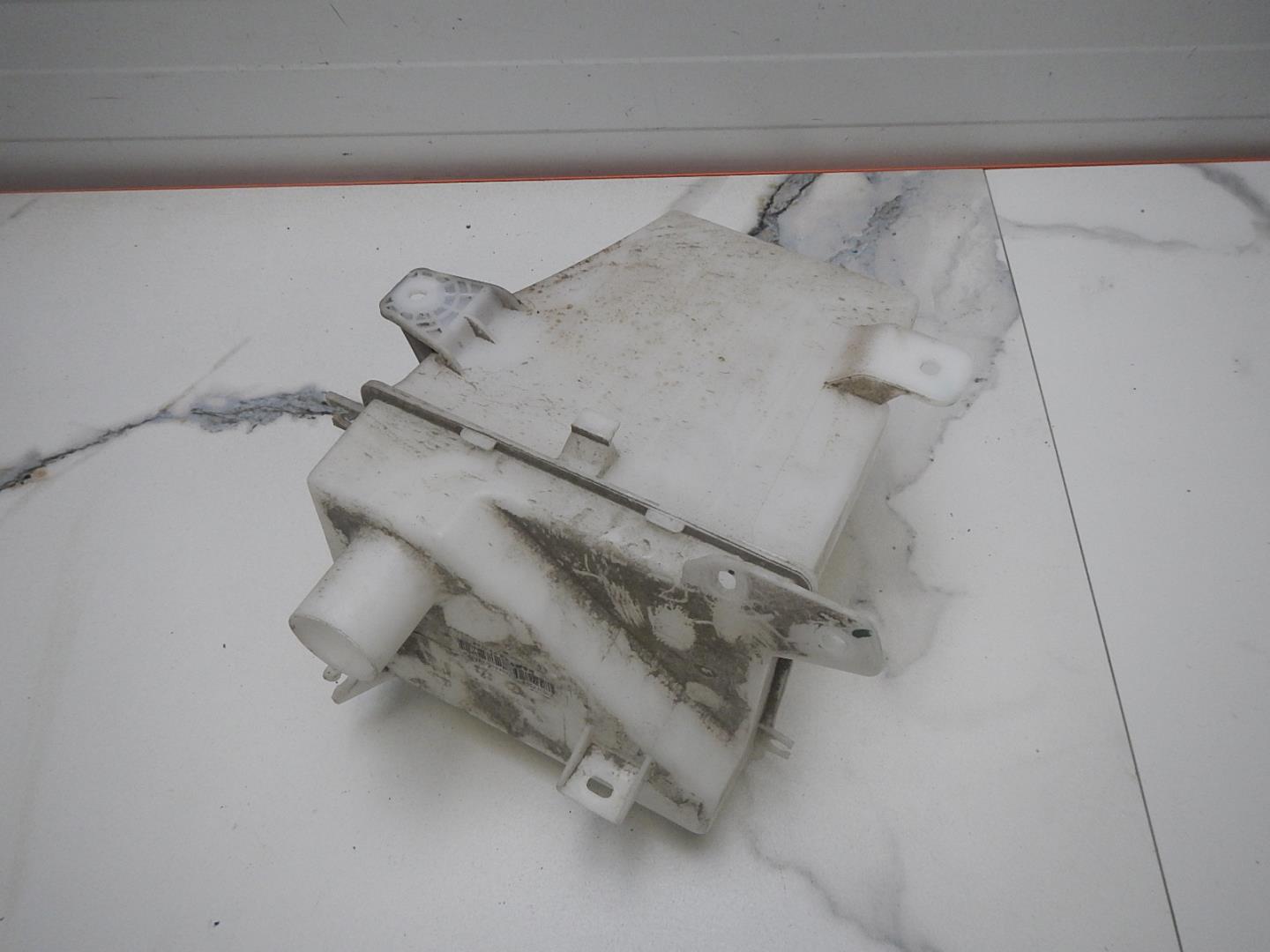 Бачок омывателя лобового стекла